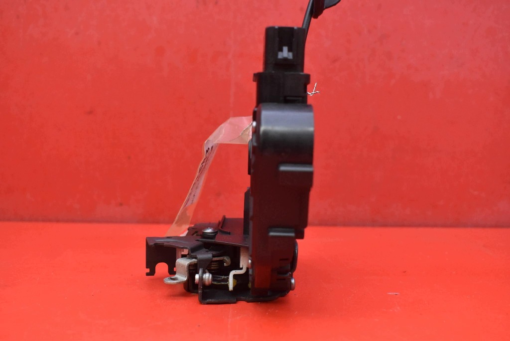 lock door right front front EU 30784487 VOLVO S80 2 II V70 3 III 06-09