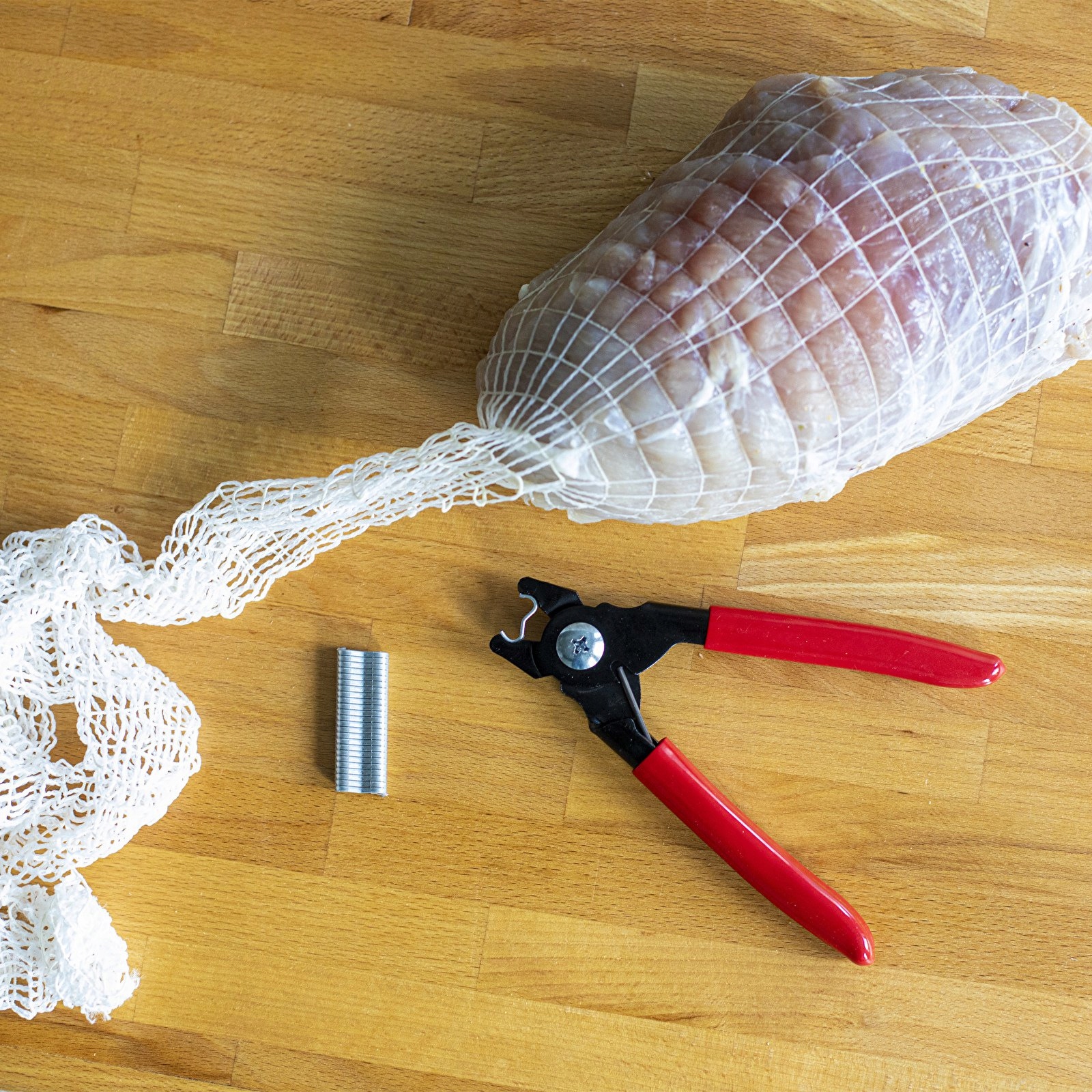 ZACISKARKA WĘDLINIARSKA DO SZYNKI + 60 KLIPSÓW Materiał metal