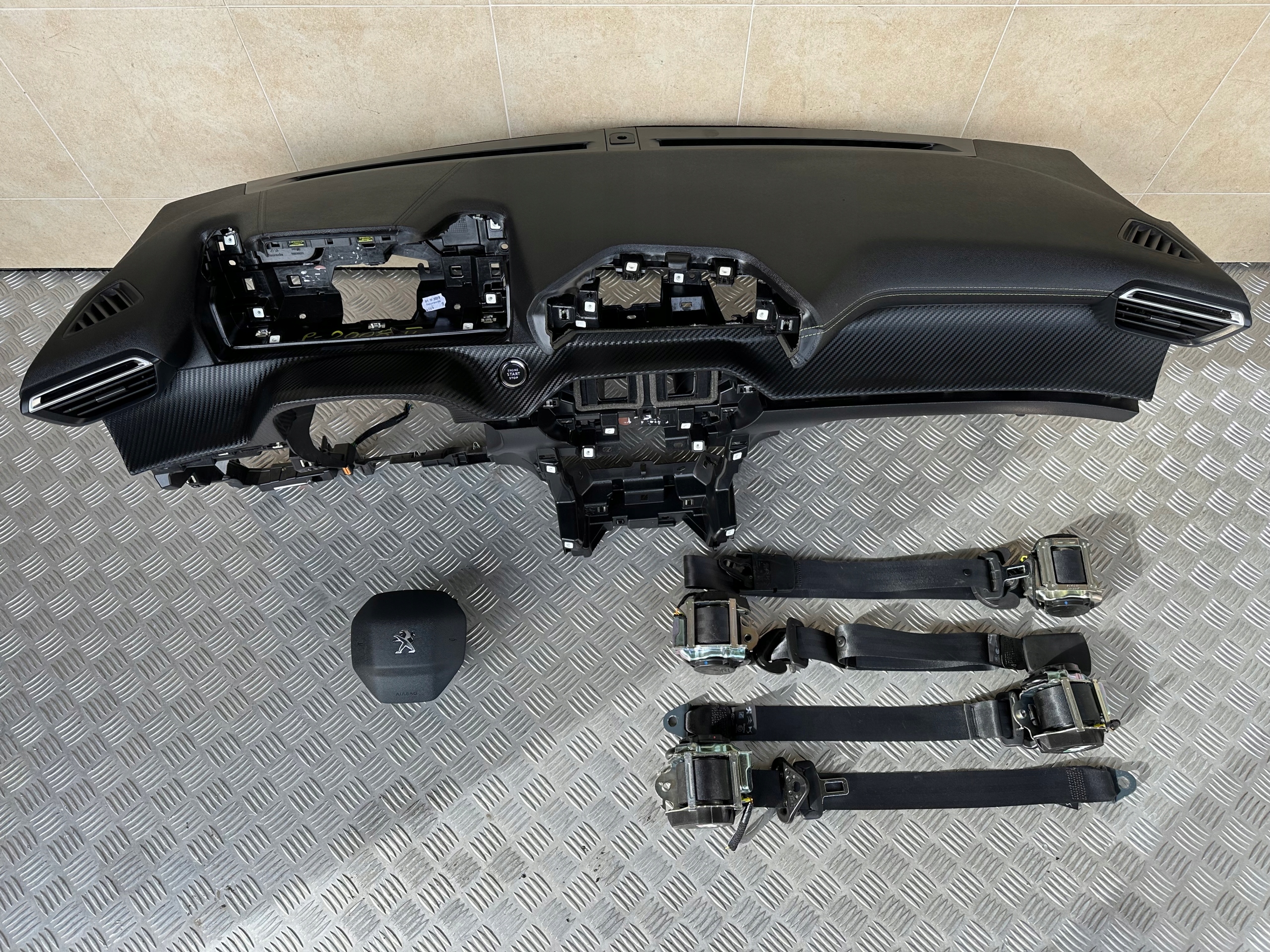 dashboard console airbag PEUGEOT 2008 II