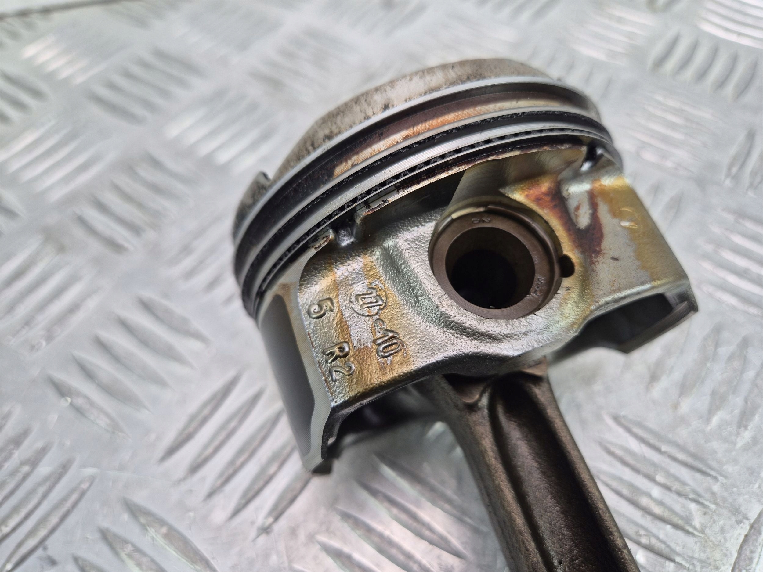 piston with connecting rod BMW 1 E82 135i 8497B N54B30A