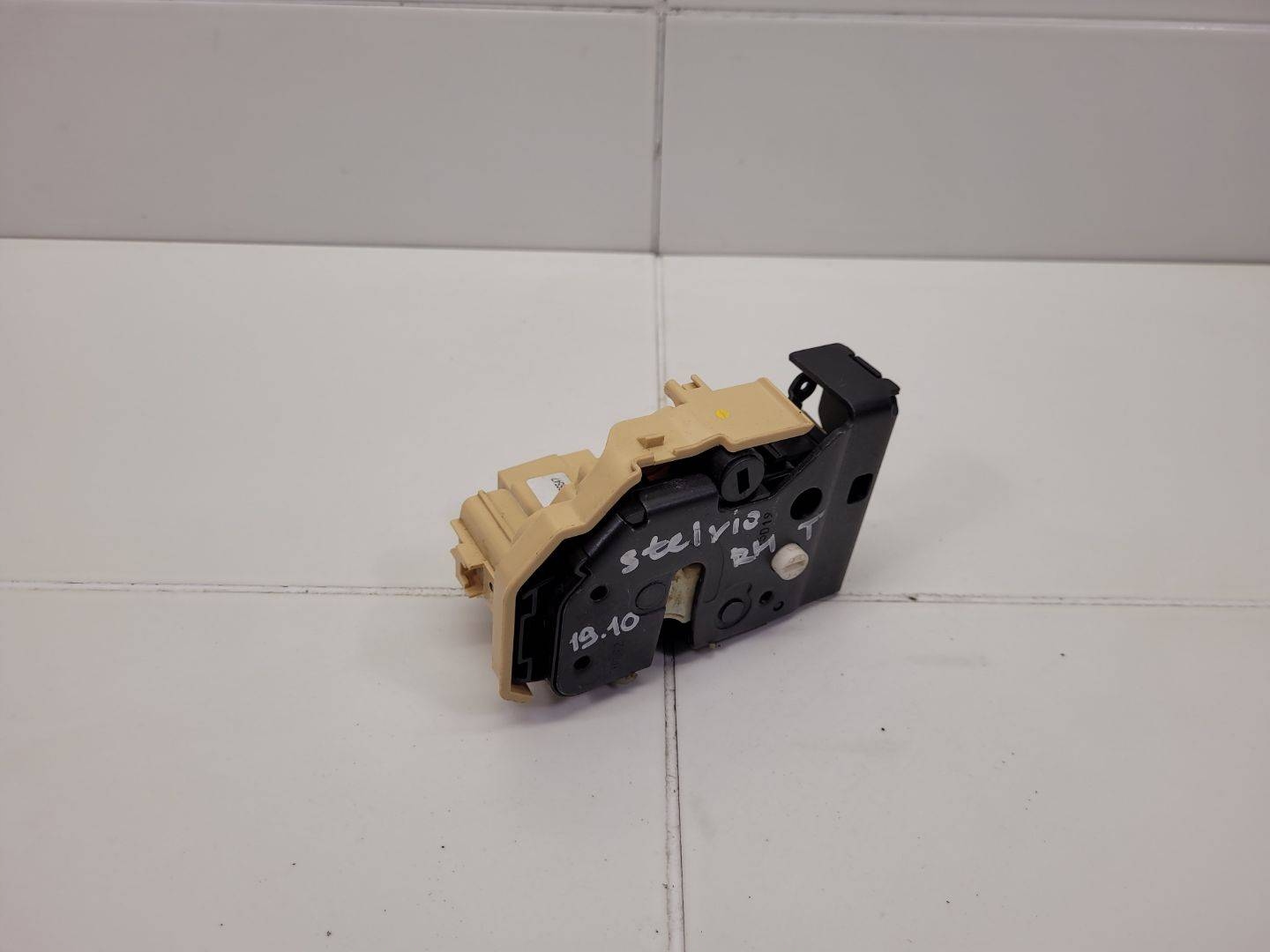 lock door rear part right side Alfa Romeo Stelvio 2017 50535378