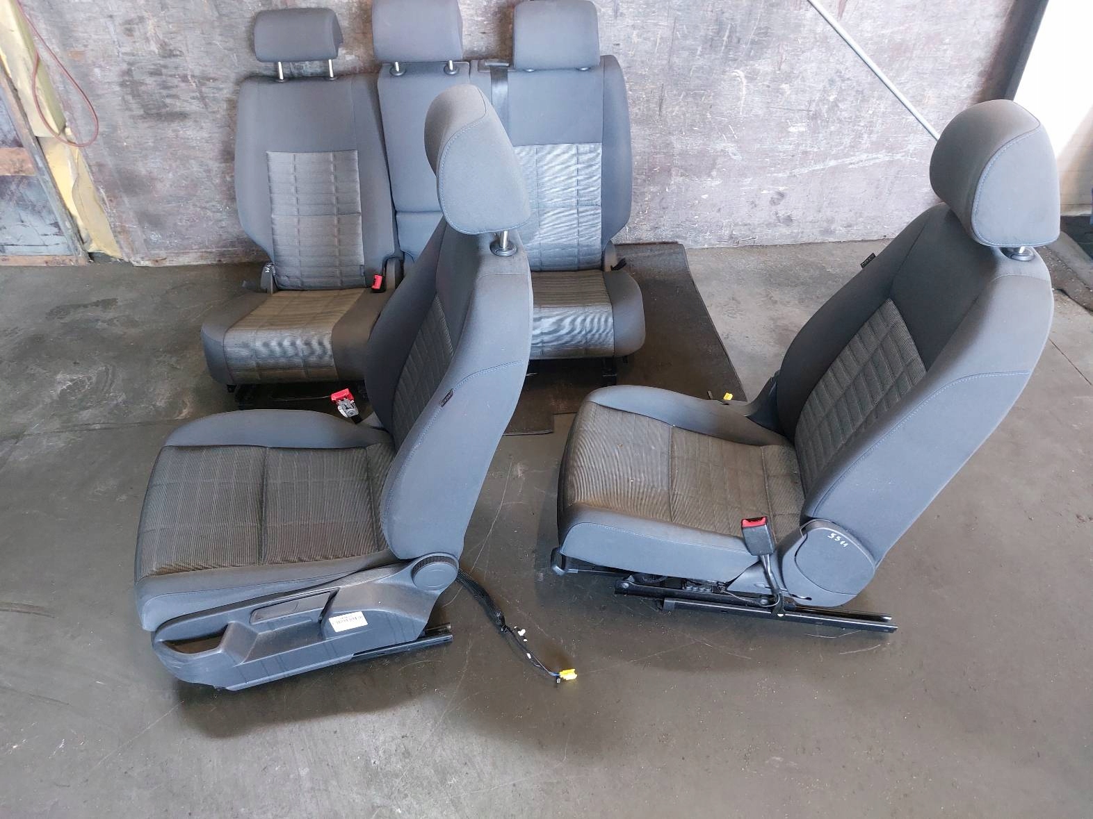 seats KOMPLET left right seat rear part + side VOLKSWAGEN GOLF V plus