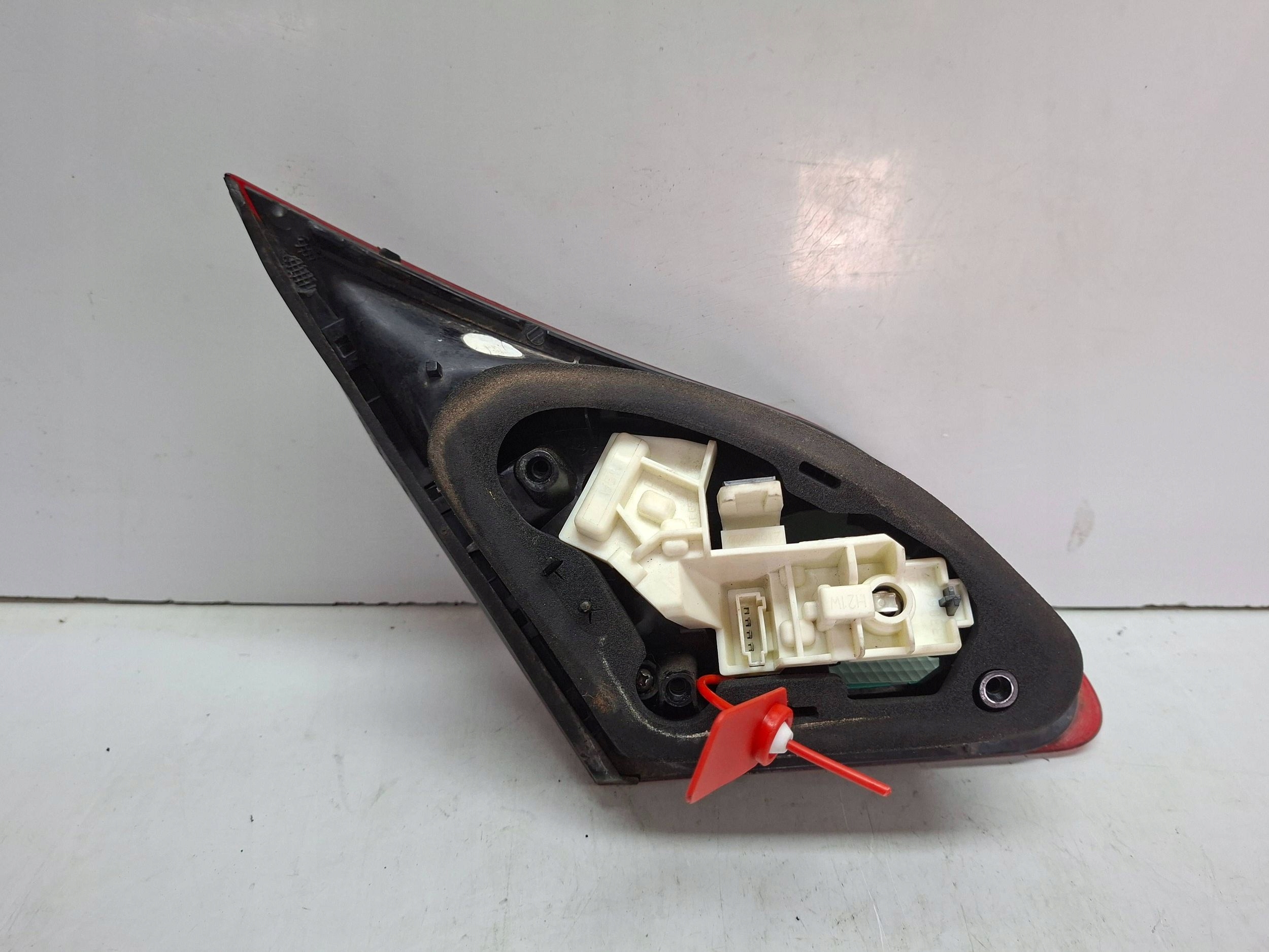 light rear right to the bonnet OPEL ASTRA J HB LIFT 2012