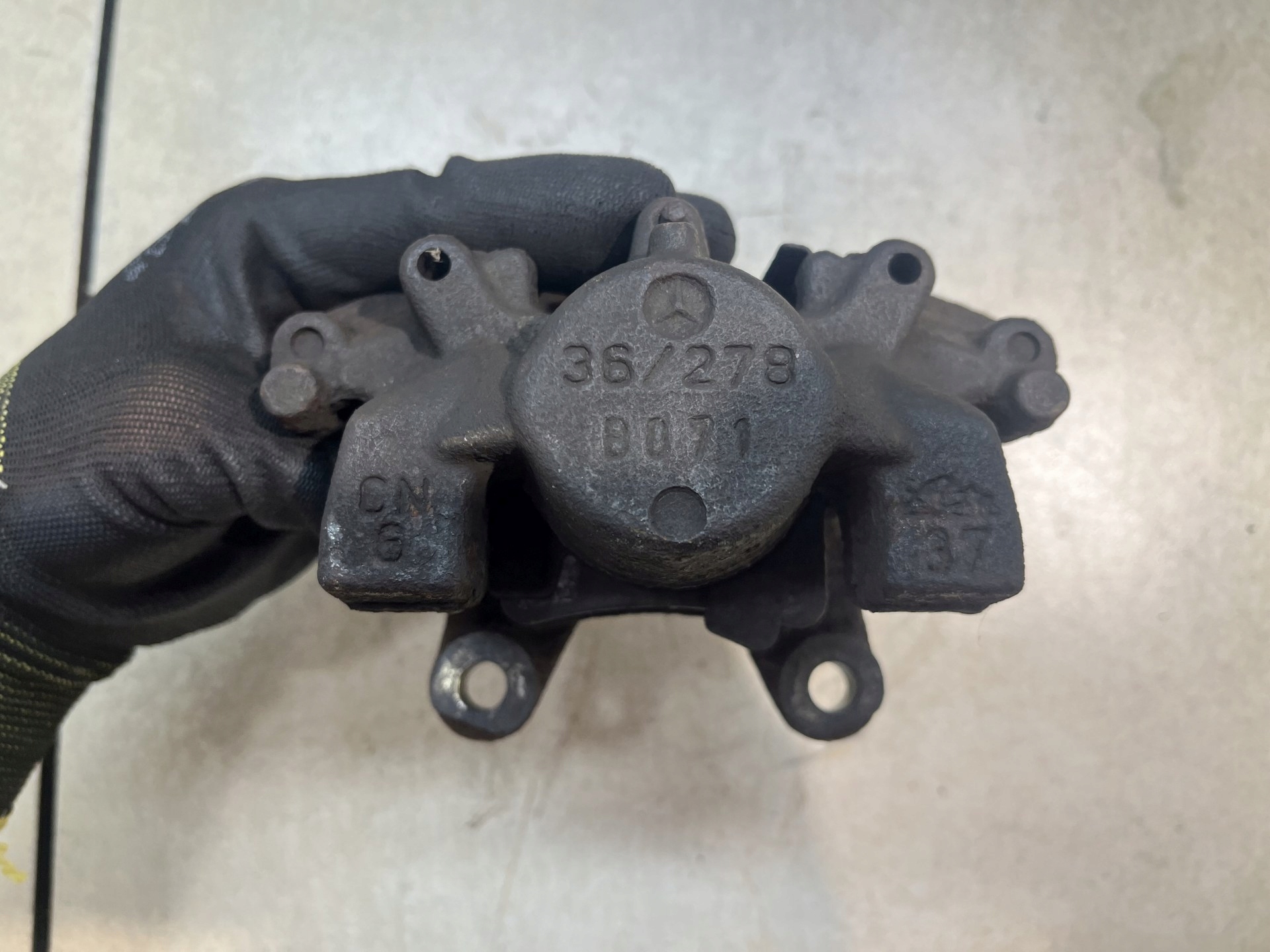 caliper brake left rear part W203 2.2 CDI