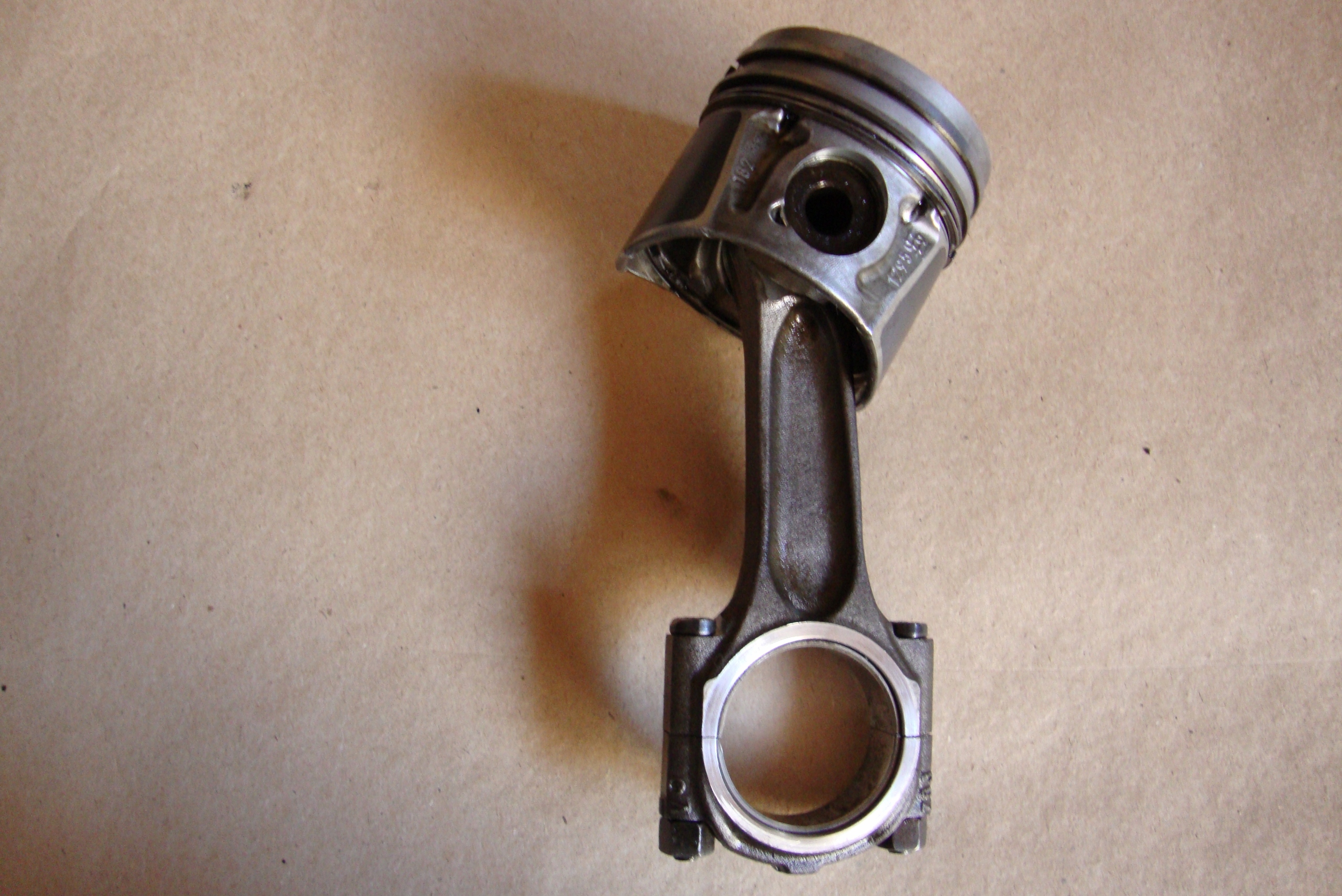 Tłok korbowód Ford Volvo 2.0 TDCI D4204T 085190+