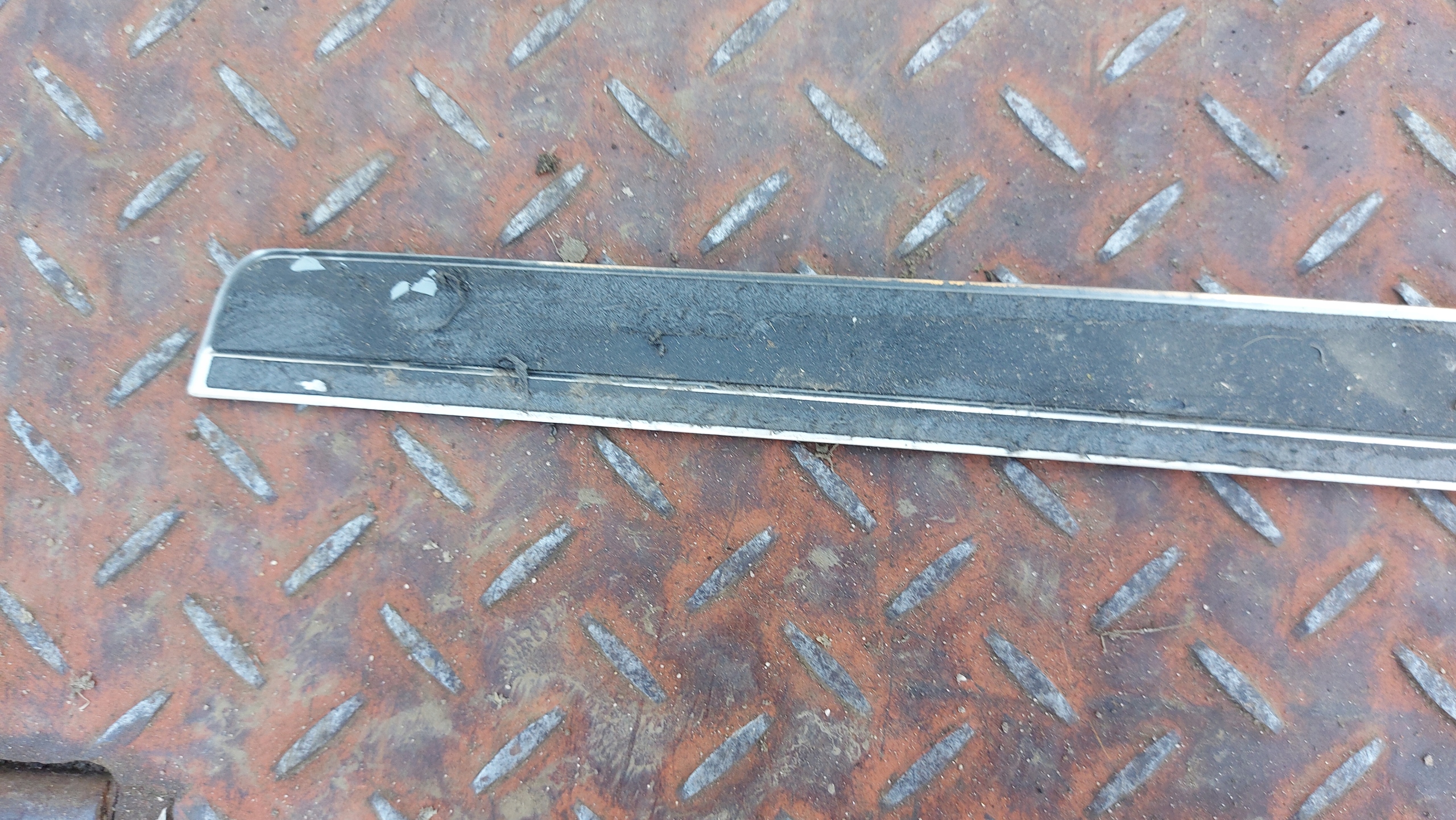 moulding threshold left left front SKODA SUPERB III