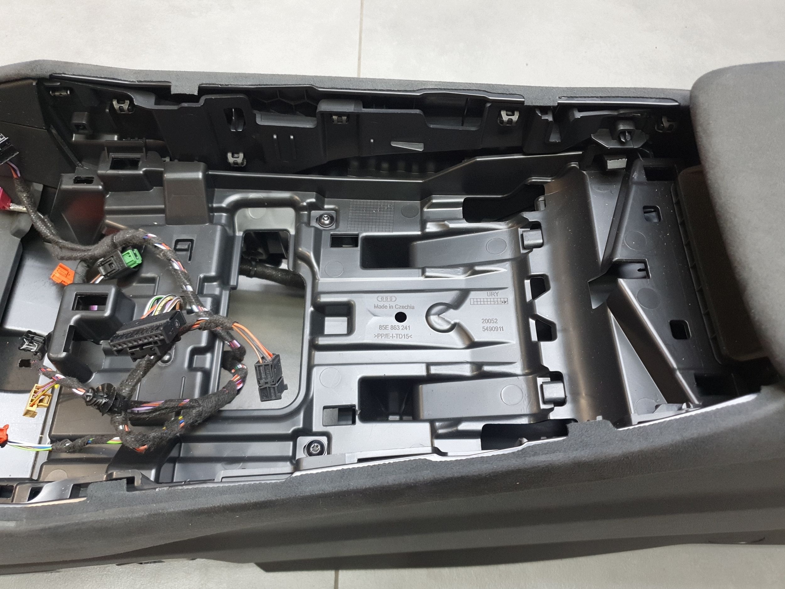 Audi SQ6 e-tron konsole mitte mitteltunnel armlehne 85E863241