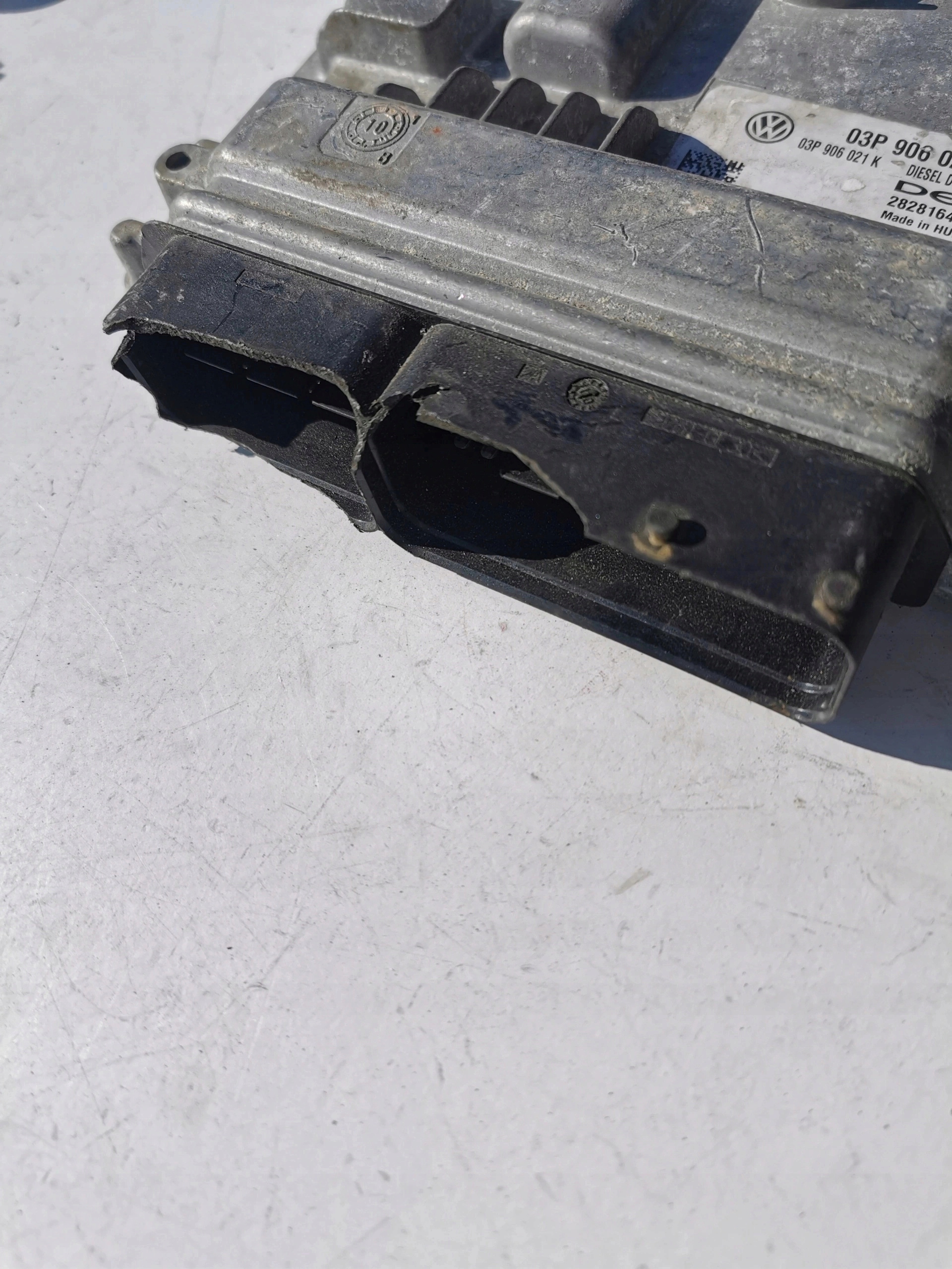 SKODA FABIA 1.2B 28281647 03P906021K Computer ECU