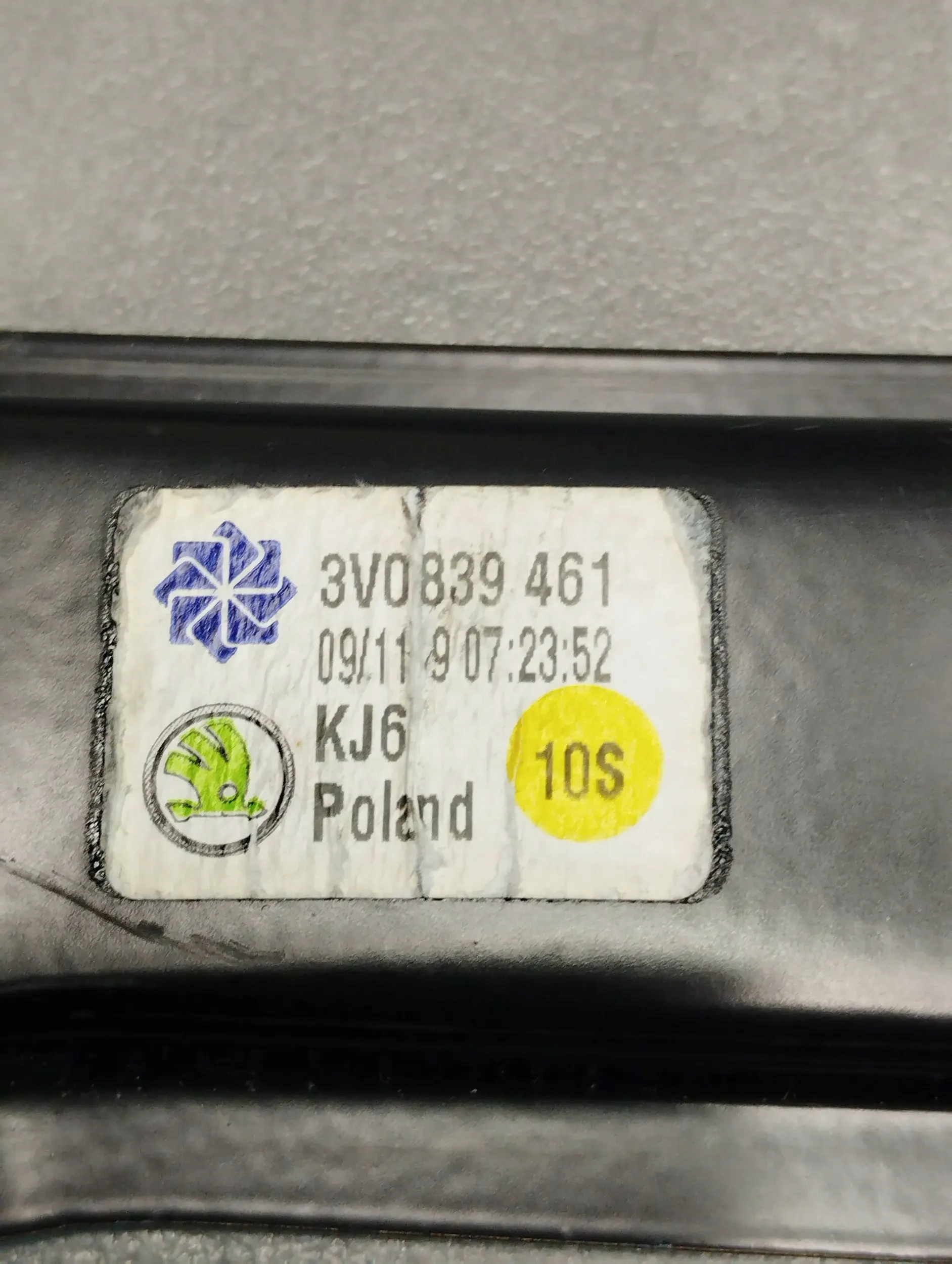 Skoda Superb 3V Gestänge links heck 3V0839461