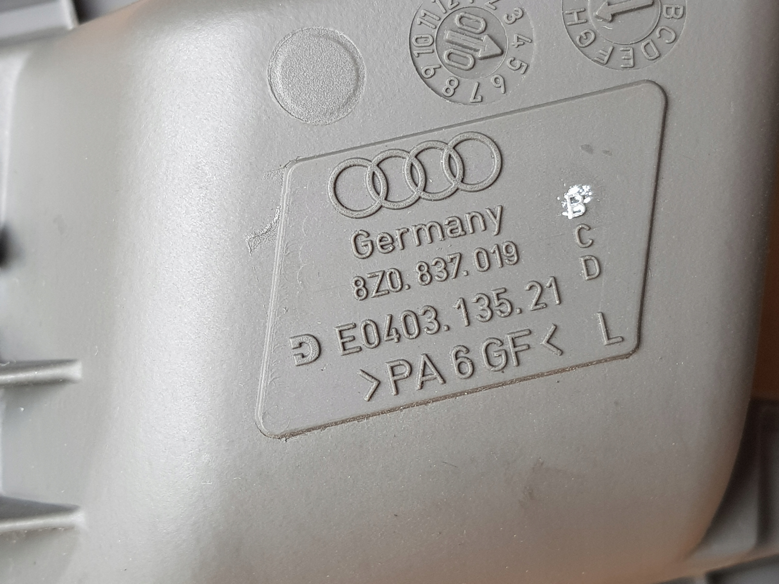 ручка двери внутренняя передняя A2 / 8Z0837019 / исправная