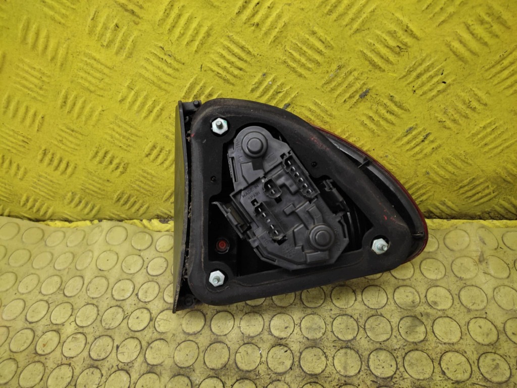 SEAT LEON and light left rear part 1M6945095
