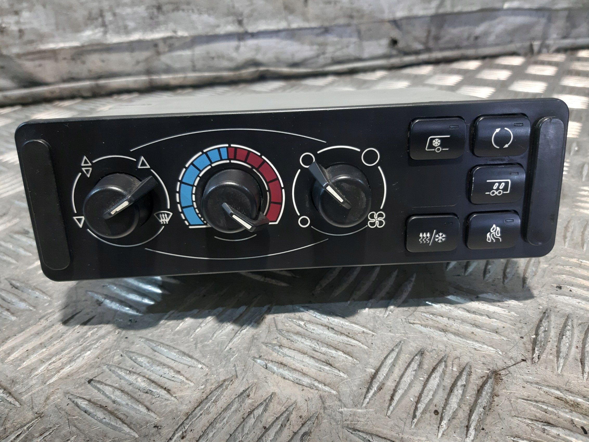 PANEL rešetka ventilacije WABCO 4461950040