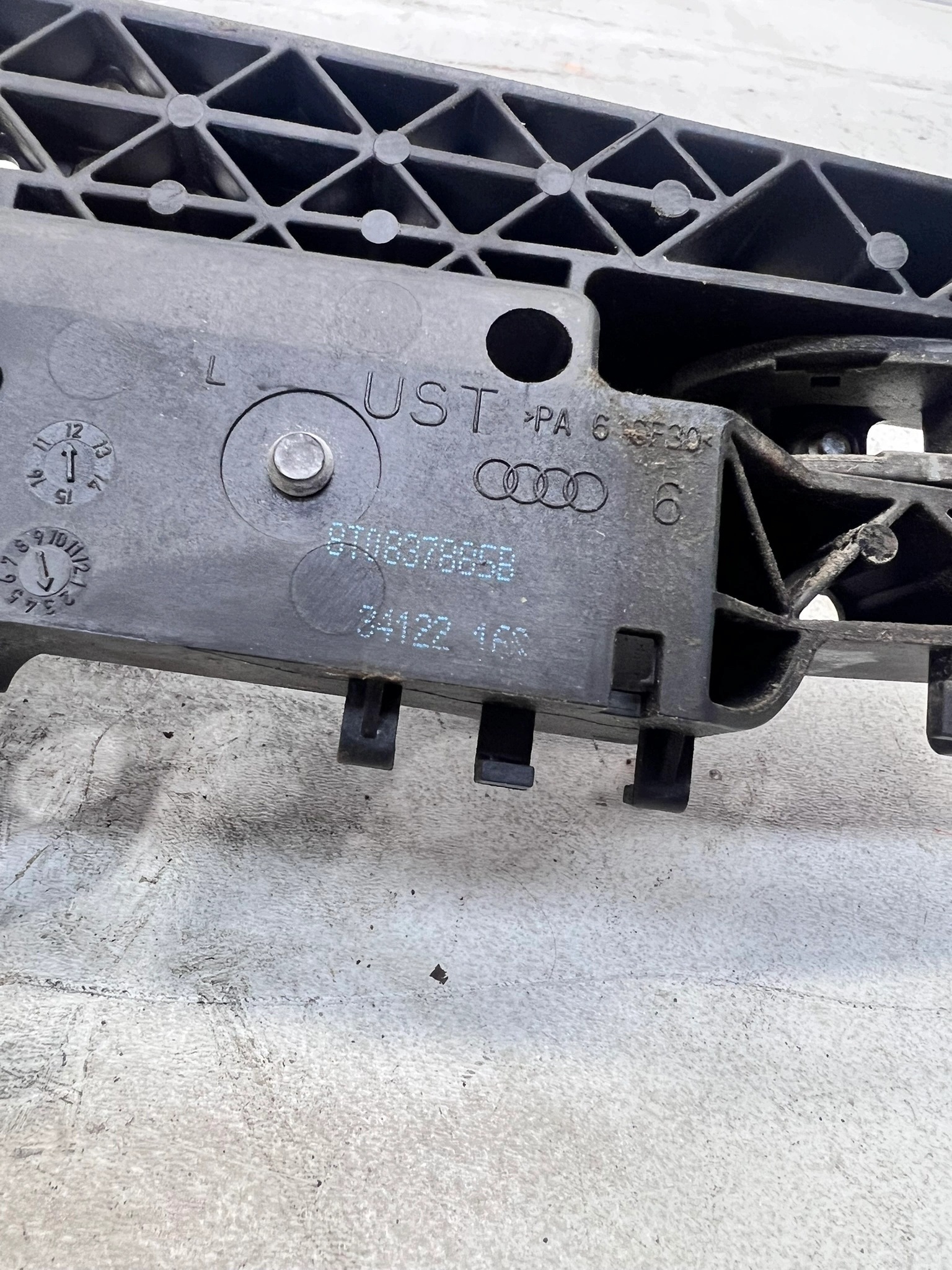 handle + lock cylinder left front AUDI A4 B8 A5 8T Q5 LZ7W EU