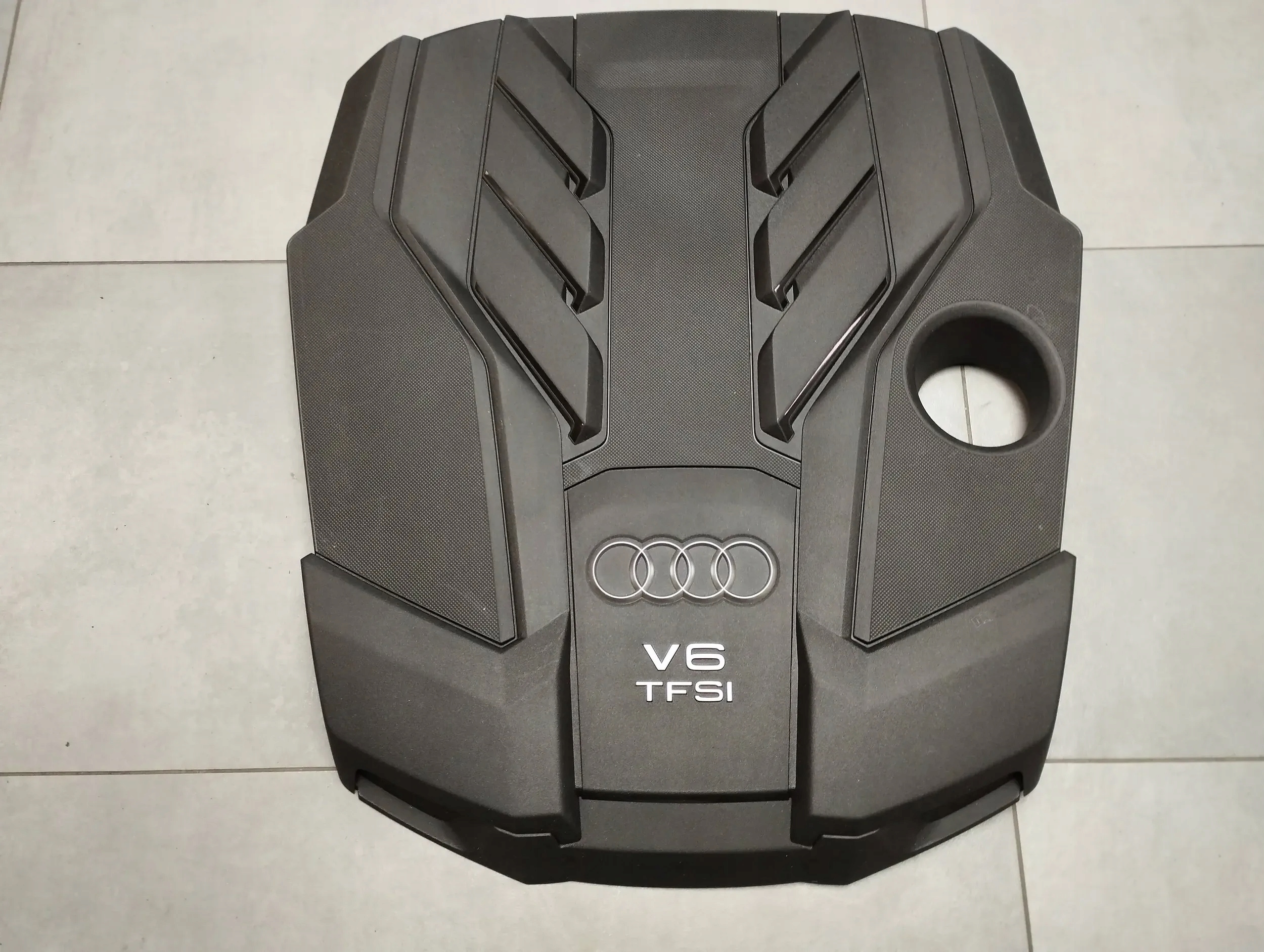 Audi A8 4N D5 cover for engine cover 06M103925Q