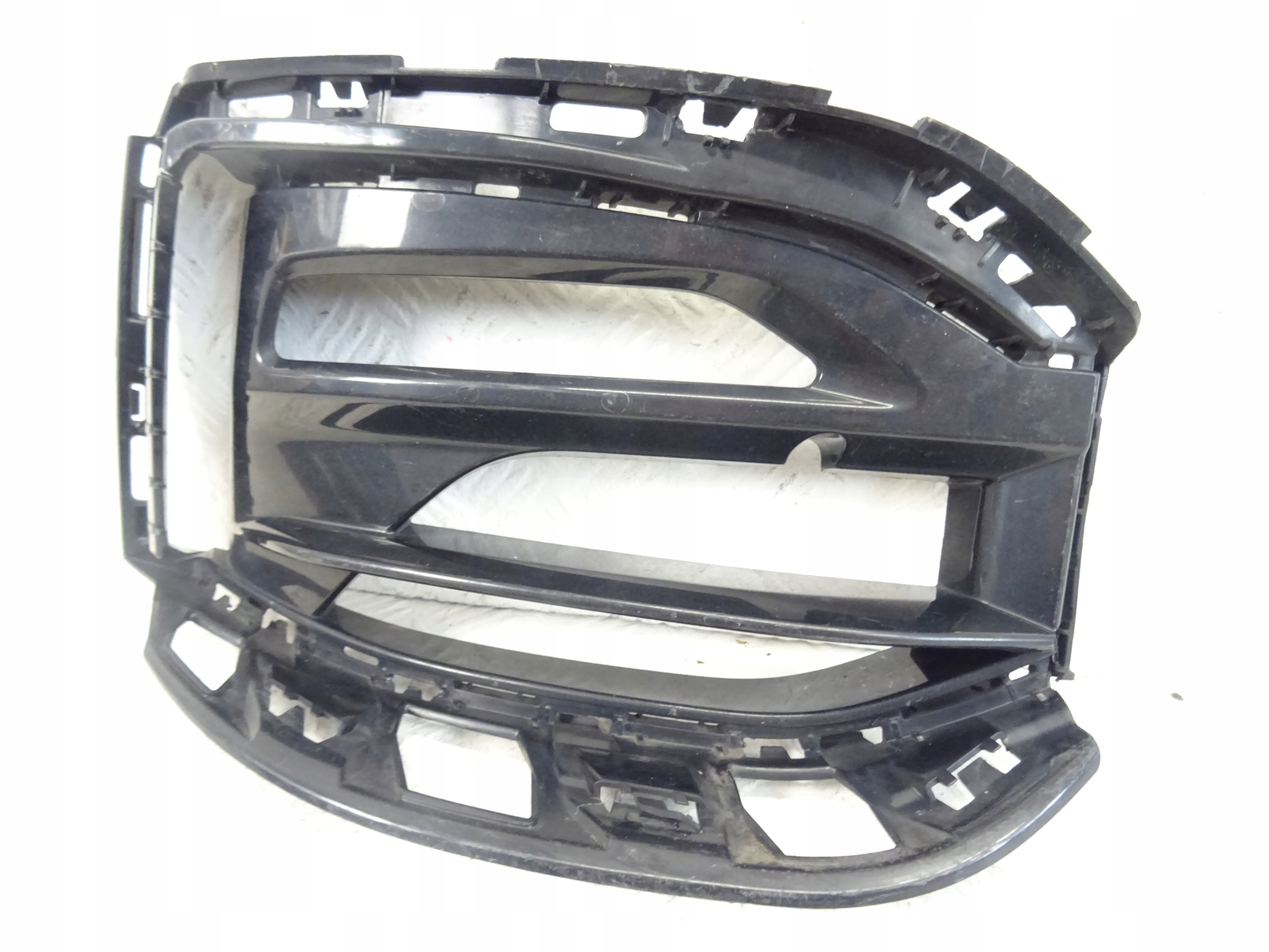 grid of a bumper front front right BMW 1 F40 51117459718
