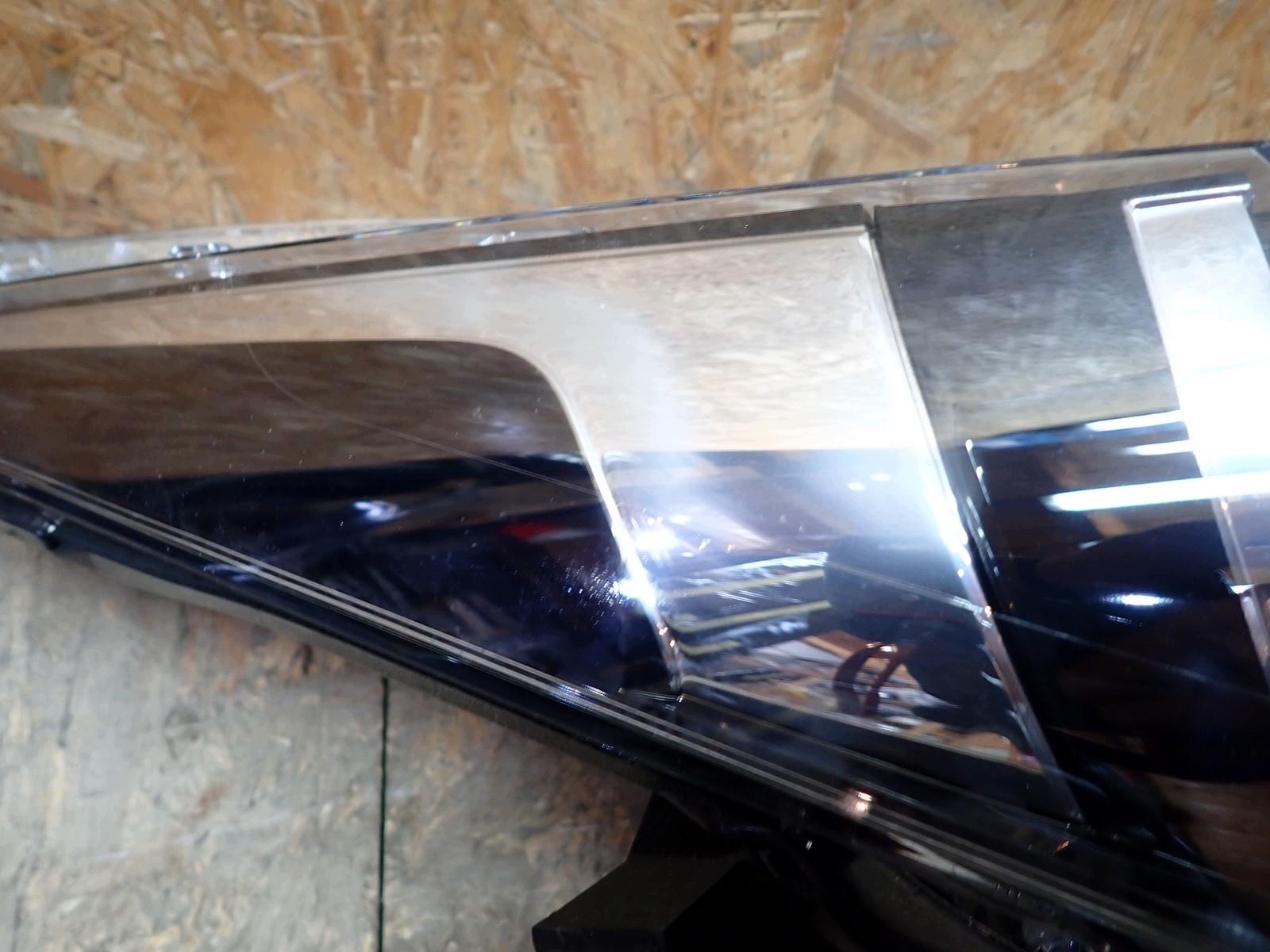 light right front LED TOYOTA COROLLA E16 12- sedan 81130-02E70-00