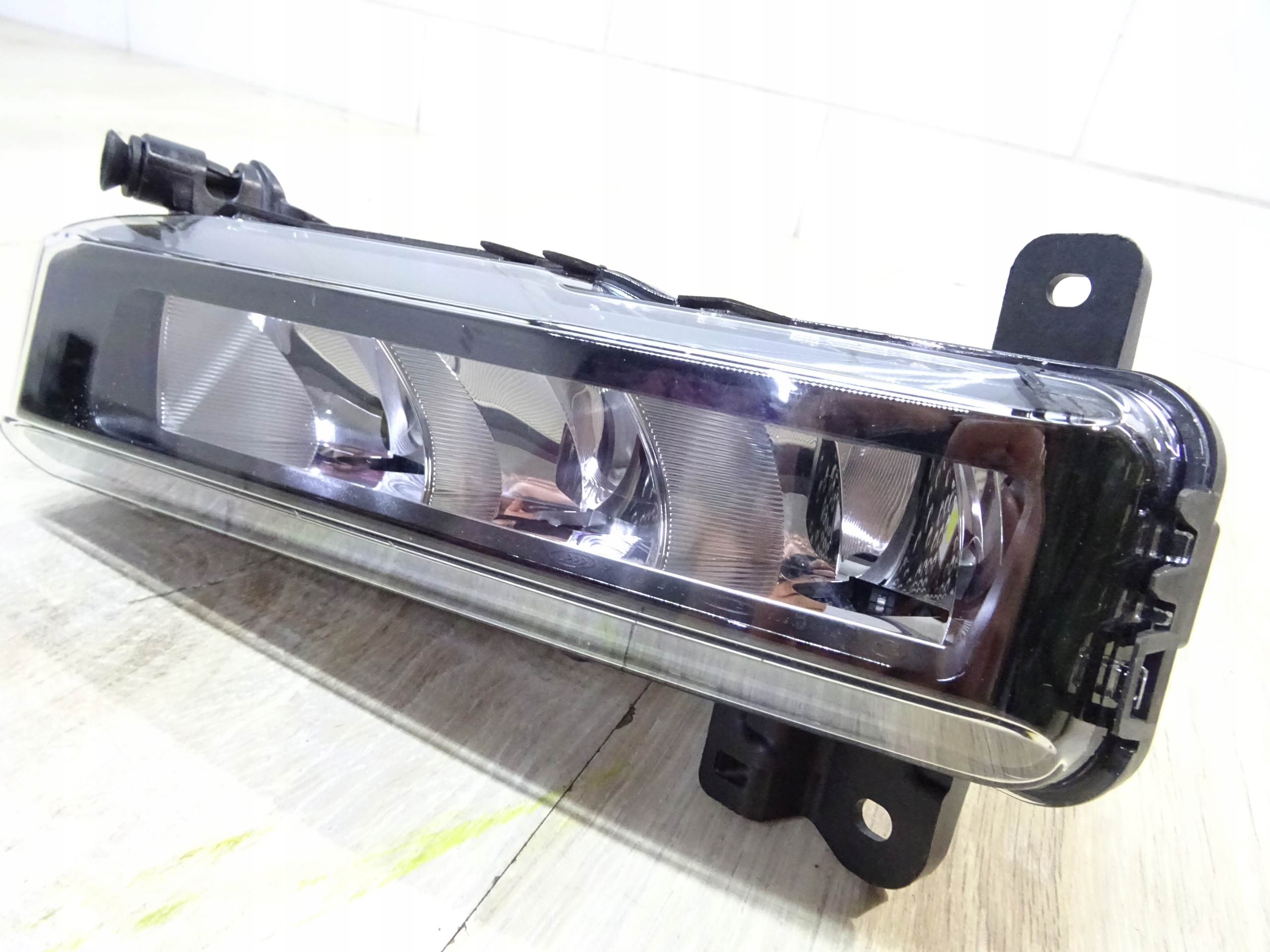 BMW G20 330e HALOGEN PRAWY PRZÓD 1132.110.0000 Producent części BMW OE