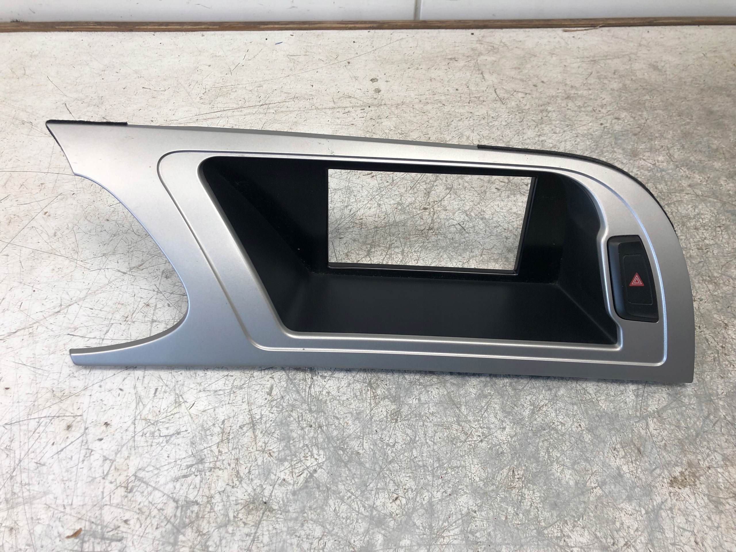 Châssis Boîte WYSWIETLACZA AUDI A4 B8