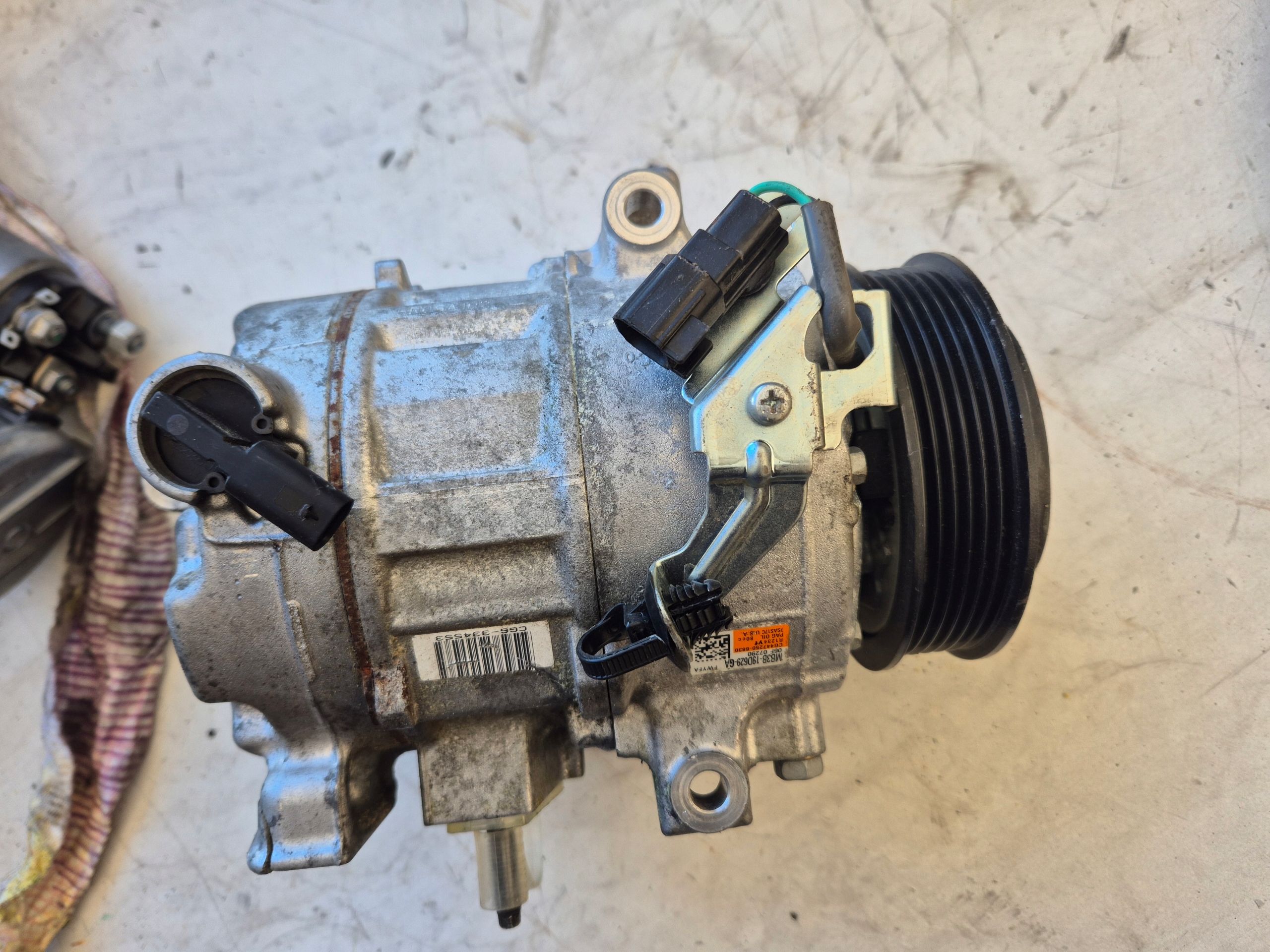 Компрессор кондиционера FORD Bronco MB3Z19703G MB3B-19D629-GA