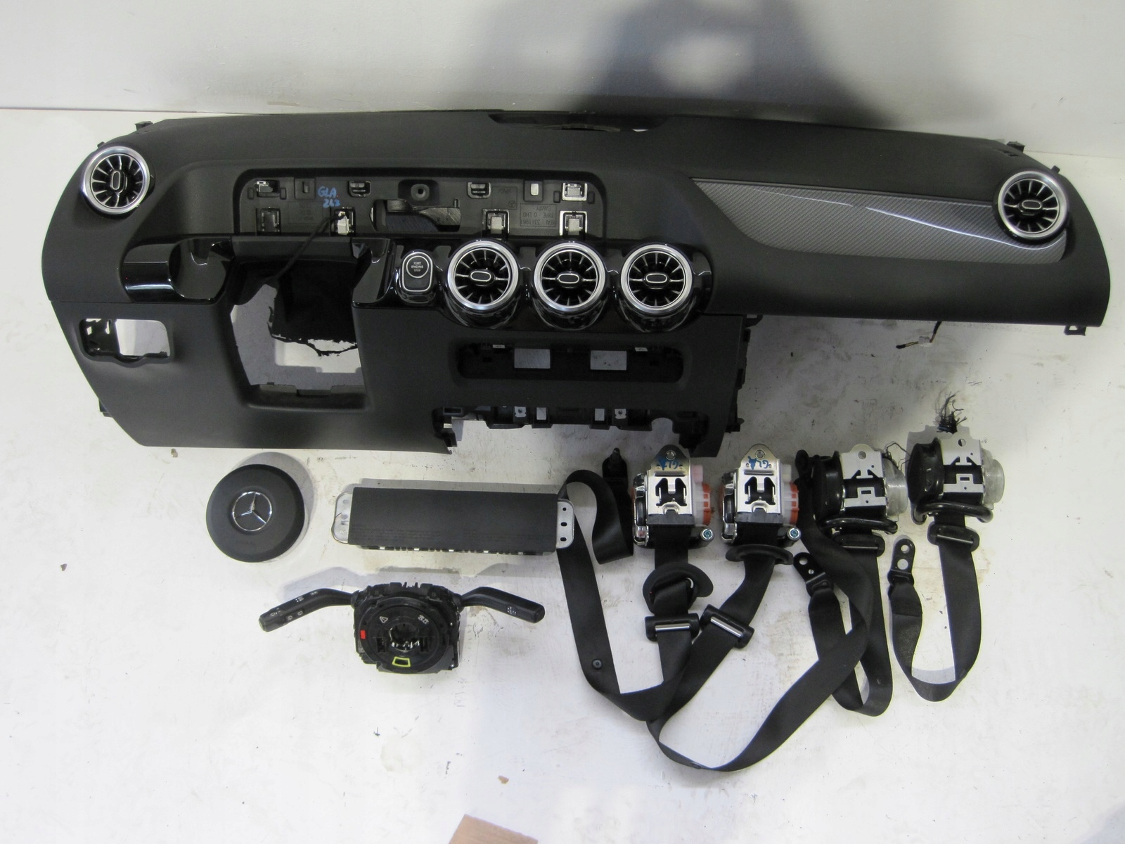 dashboard Mercedes GLA 247