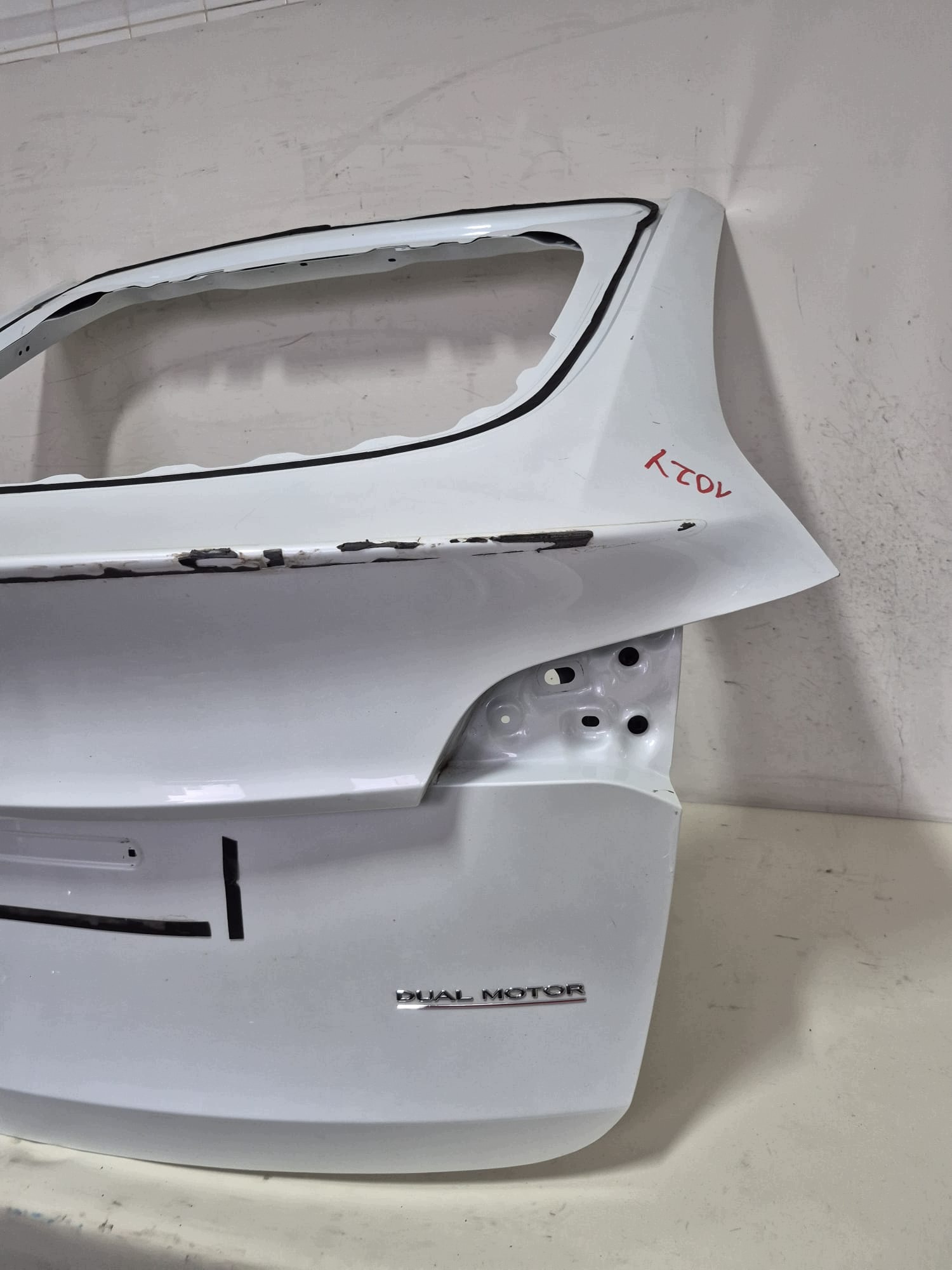 TESLA MODEL Y 20- trunk door boot rear part rear