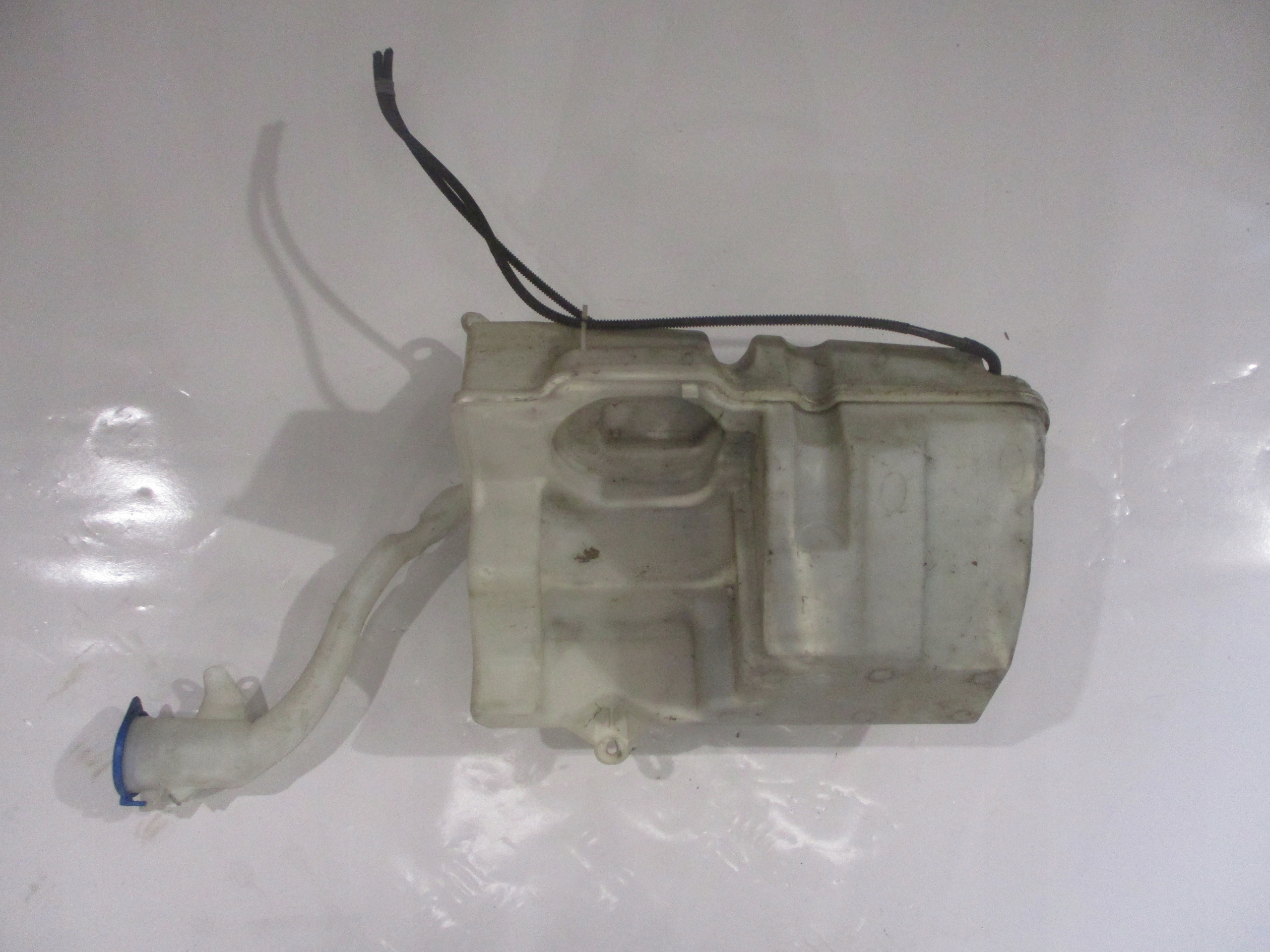 бачок омывателя volvo XC60 и 2008-2017 30753424