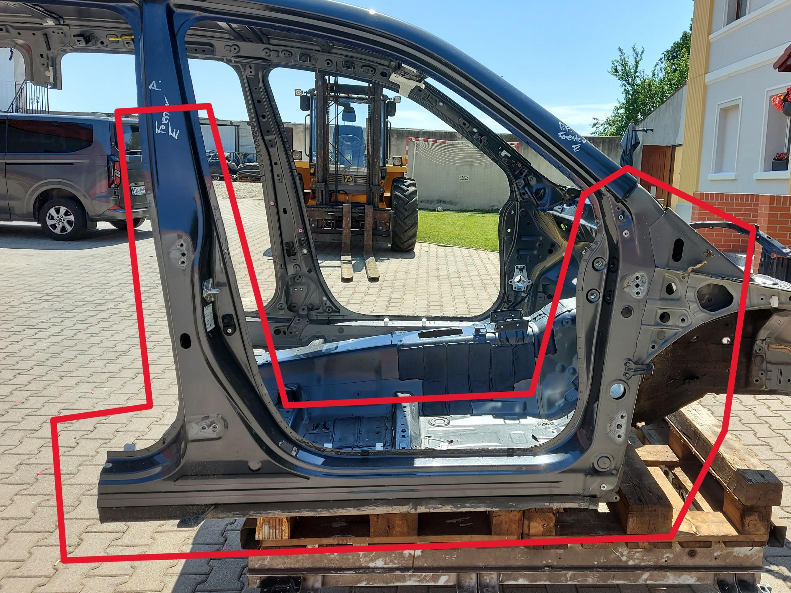 SUBARU Forester V SK LIFT pillar threshold right P8Y