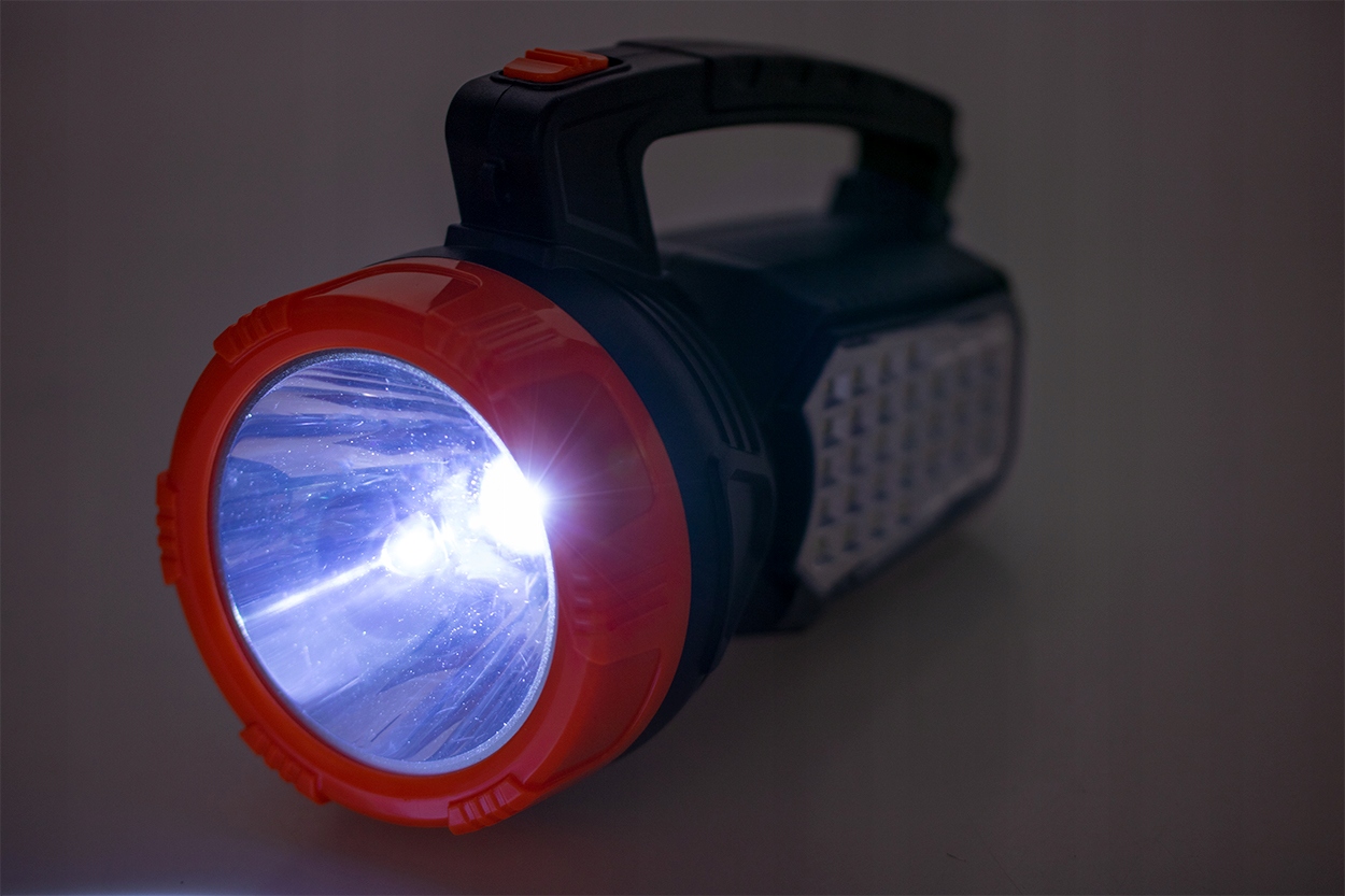 LATARKA LED MOCNA AKUMULATOROWA SZPERACZ ŁADOWALNA Maksymalna siła światła 860 lm