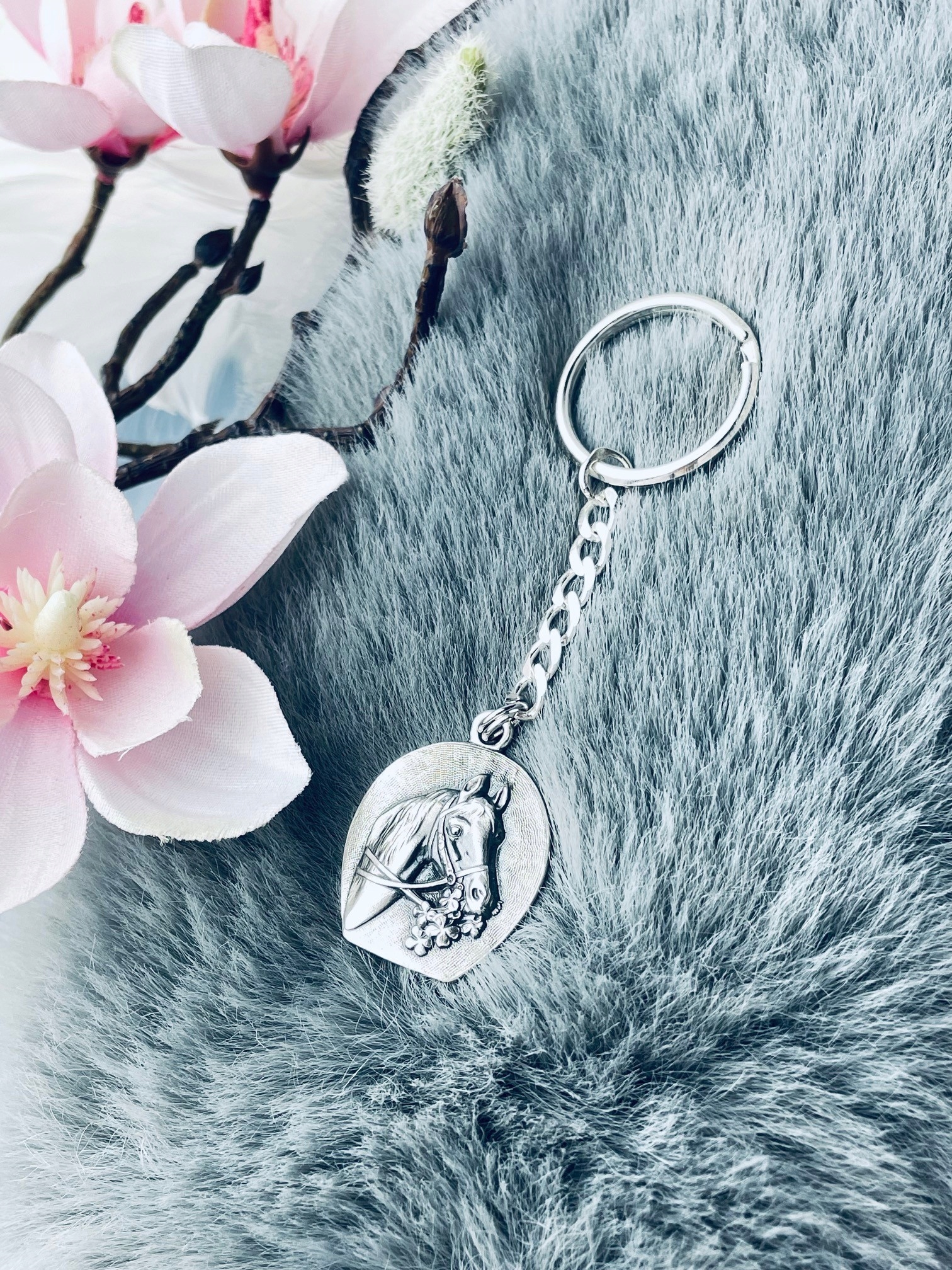 Stříbrný přívěsek na klíče Kůň čtyřlístek