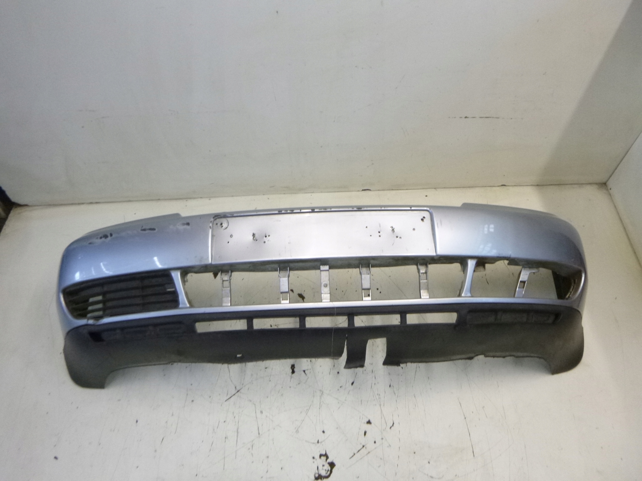 Frontstoßstange Audi A4 B5 LY7M 1998r.