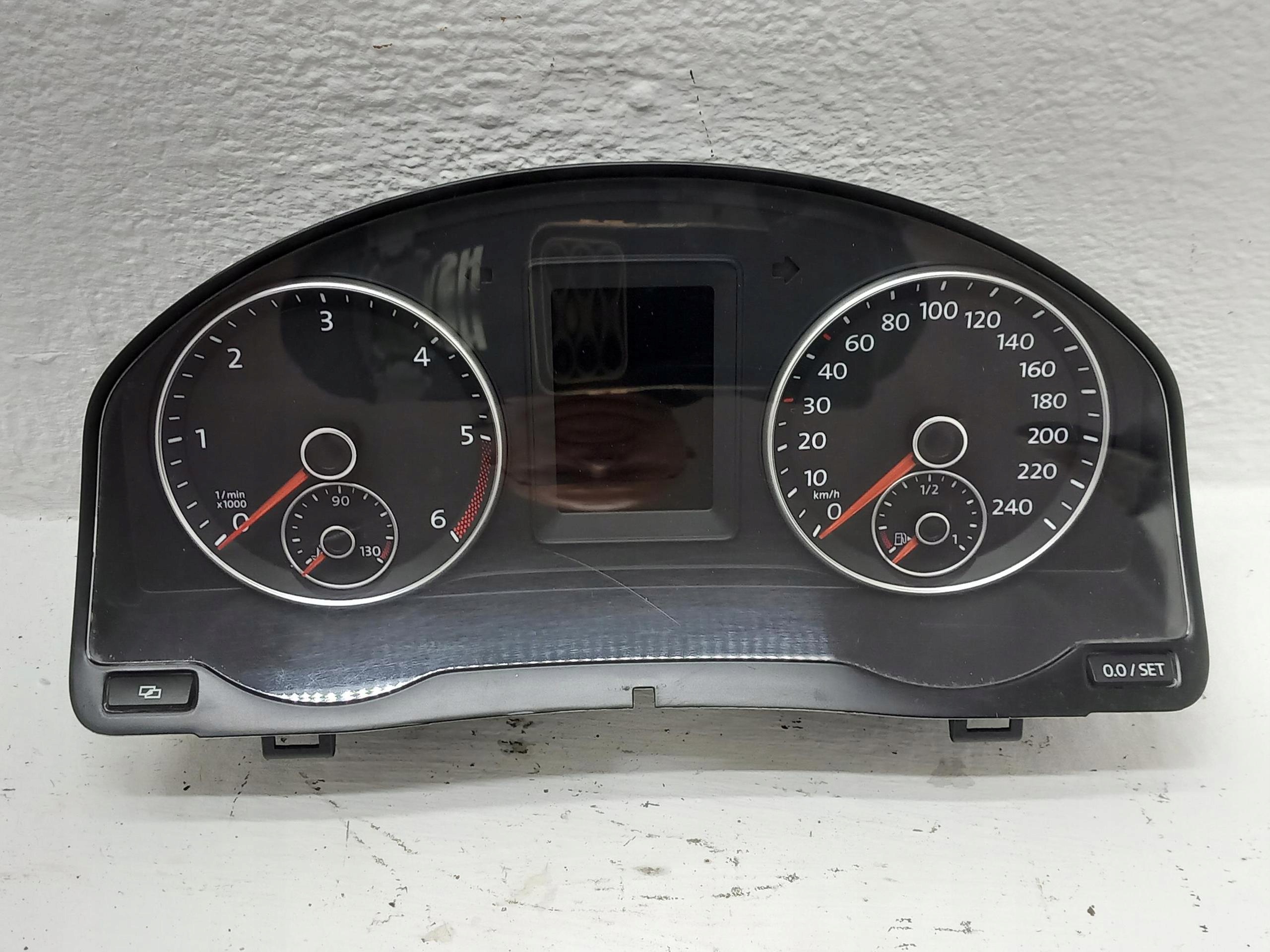 dials dials VW JETTA V 1.6 TDI 105KM 5M0920870C EU