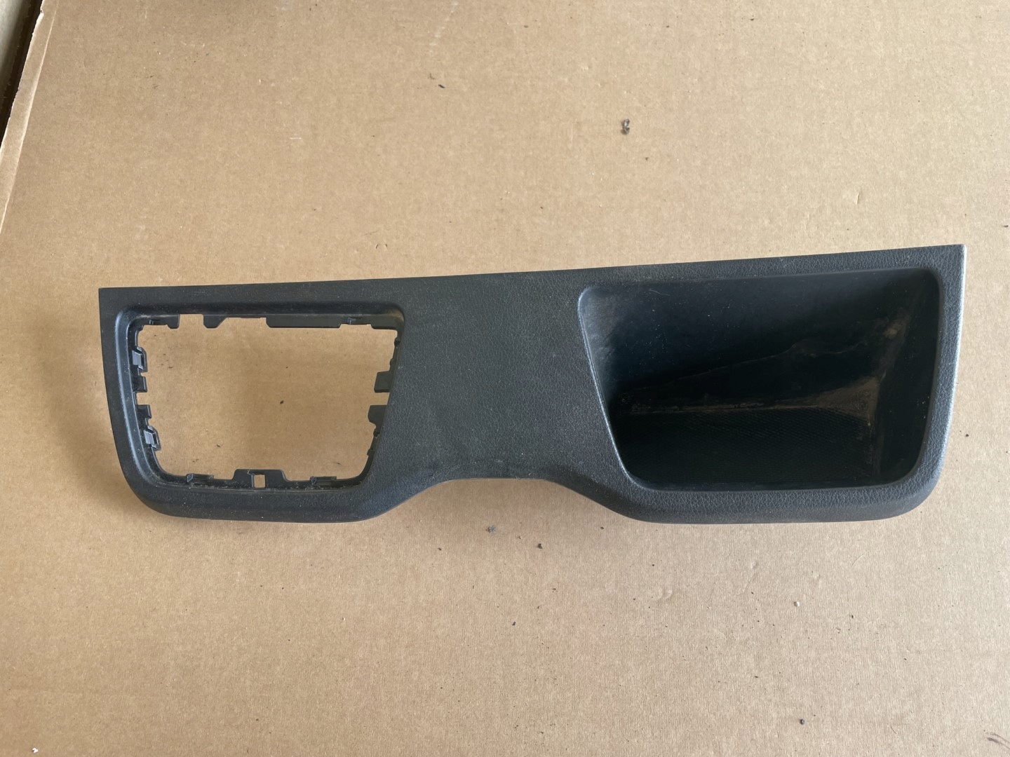 Держатель для хранения полка SPRINTER 910 907 A9106833100