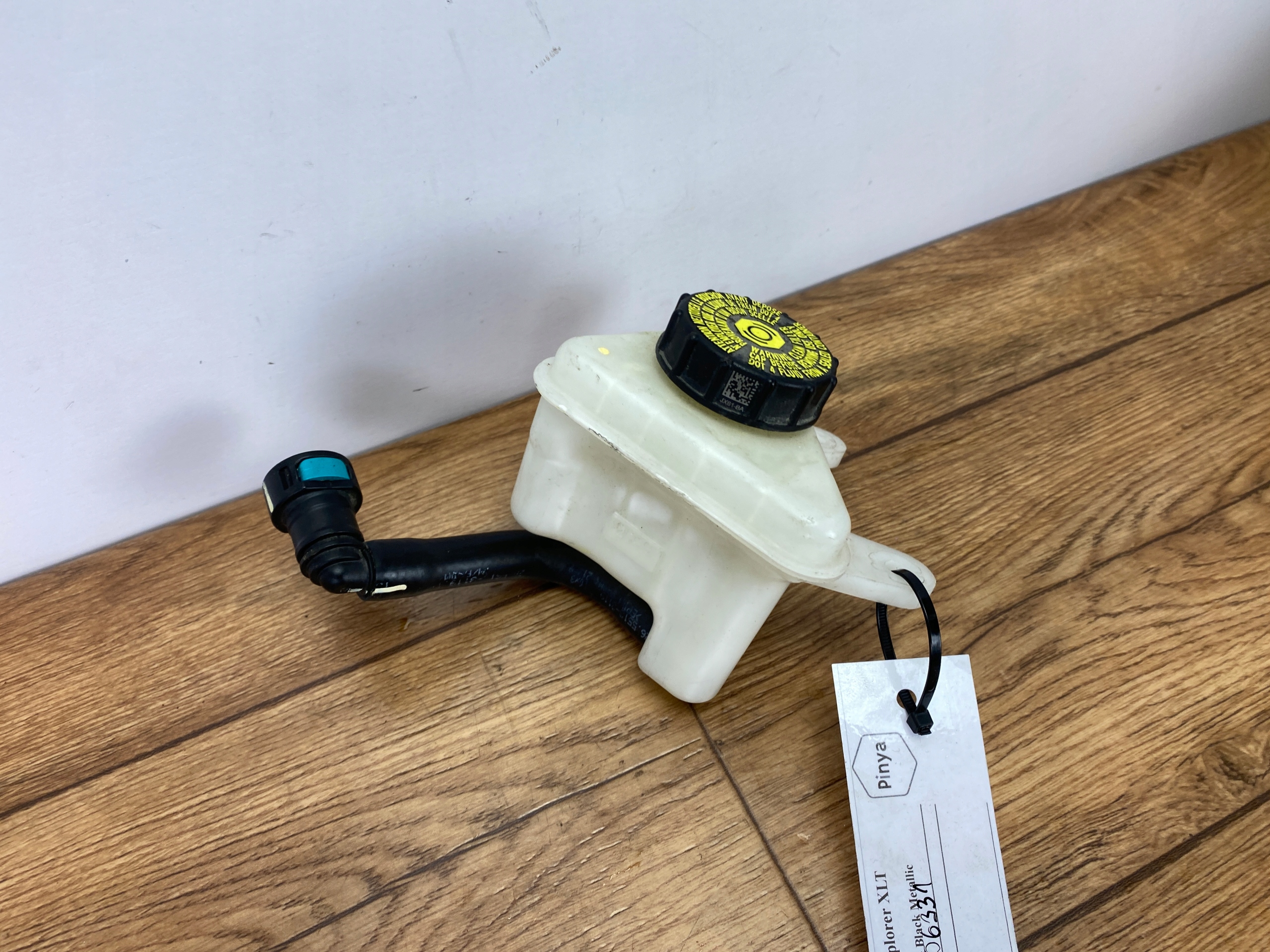 Behälter des Gasses Brems- Ford Explorer MK6 2020+ USA