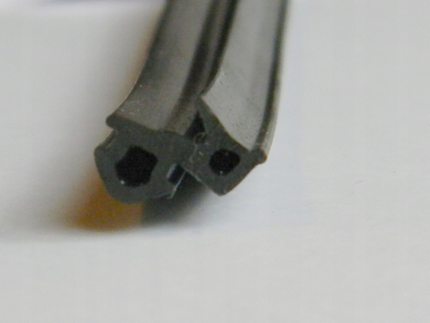 Uszczelka uszczelki okna PCV VEKA S 1126 RAMA 1 mb Marka DQ-PP