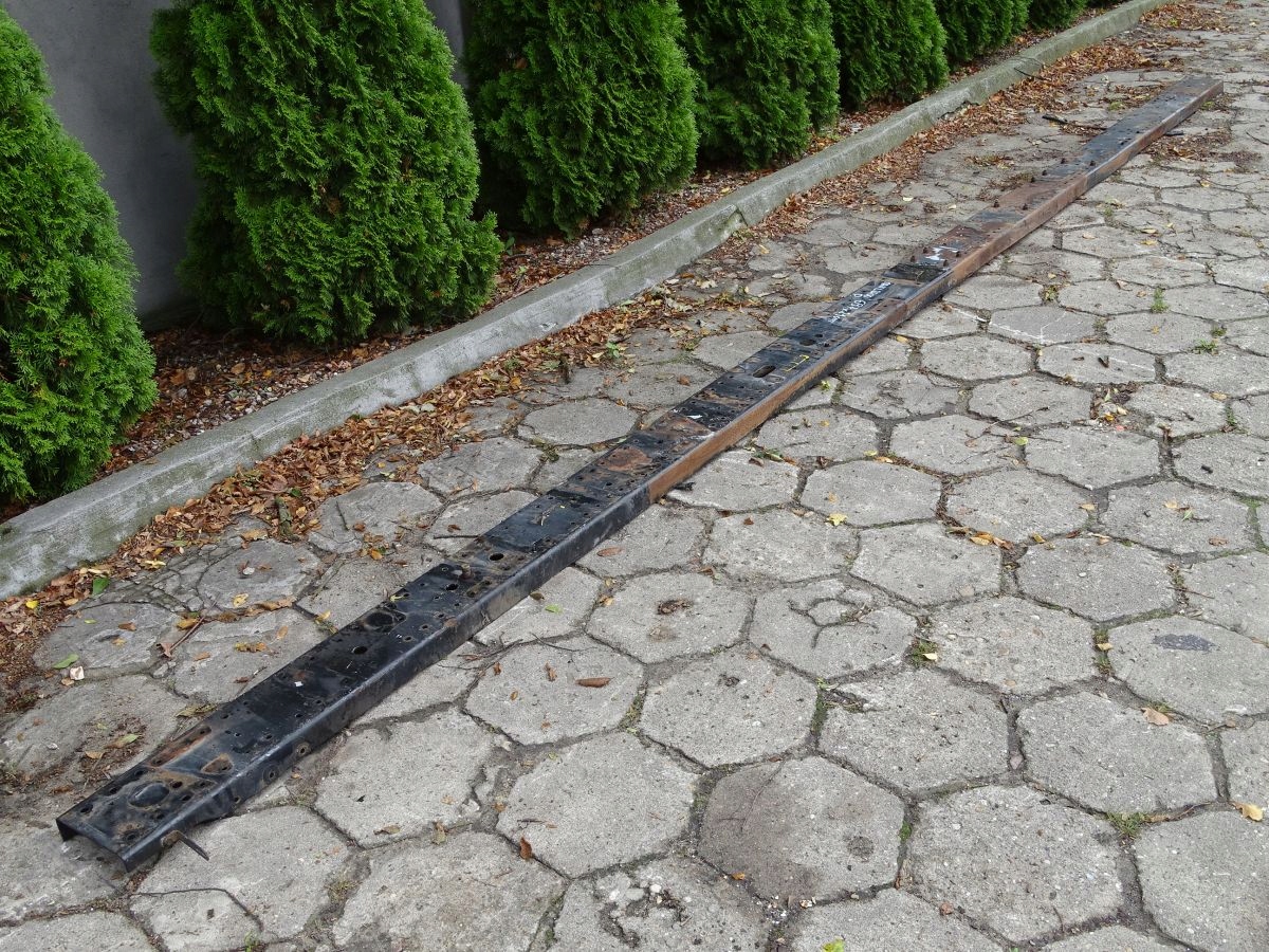 MAN L2000 LE 94-04 RAMA PRAWA 697x21CM #134 Producent części MAN OE