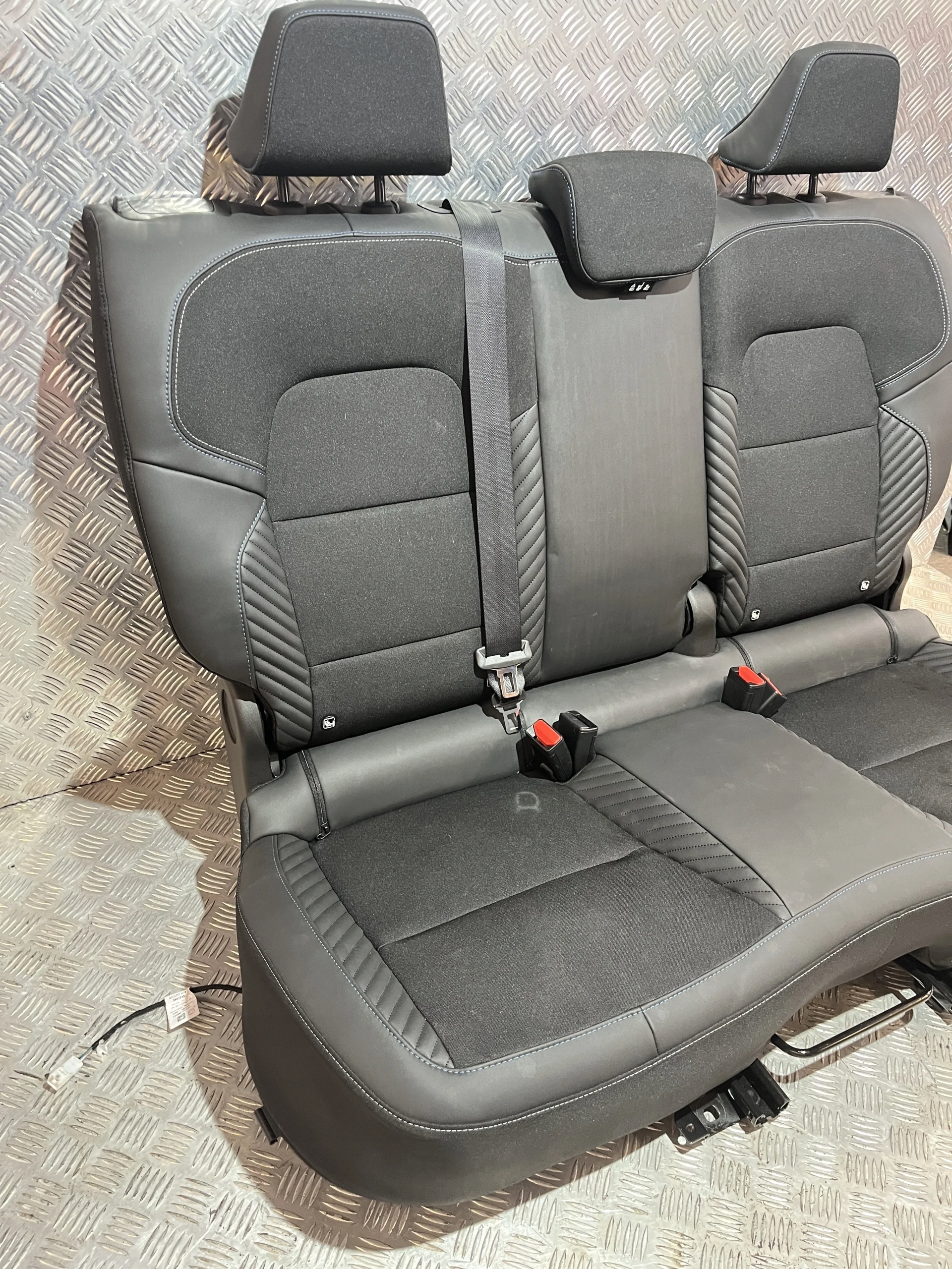 диван кресла зад Alpine renault SYMBIOZ 24-