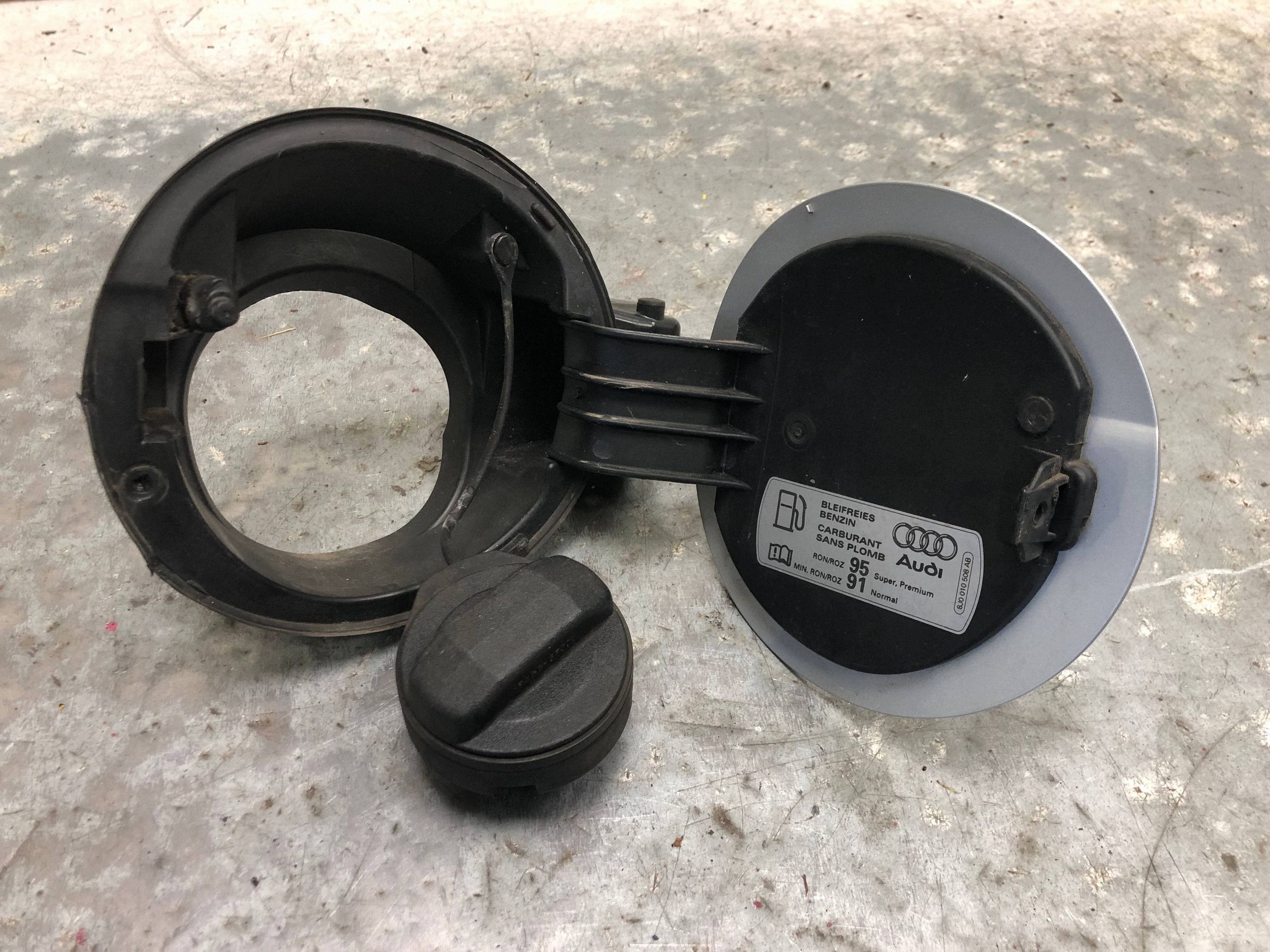 tankklappe des kraftstoffsbehälters LX7W AUDI A3 8P 5d LIFT 8P4809999
