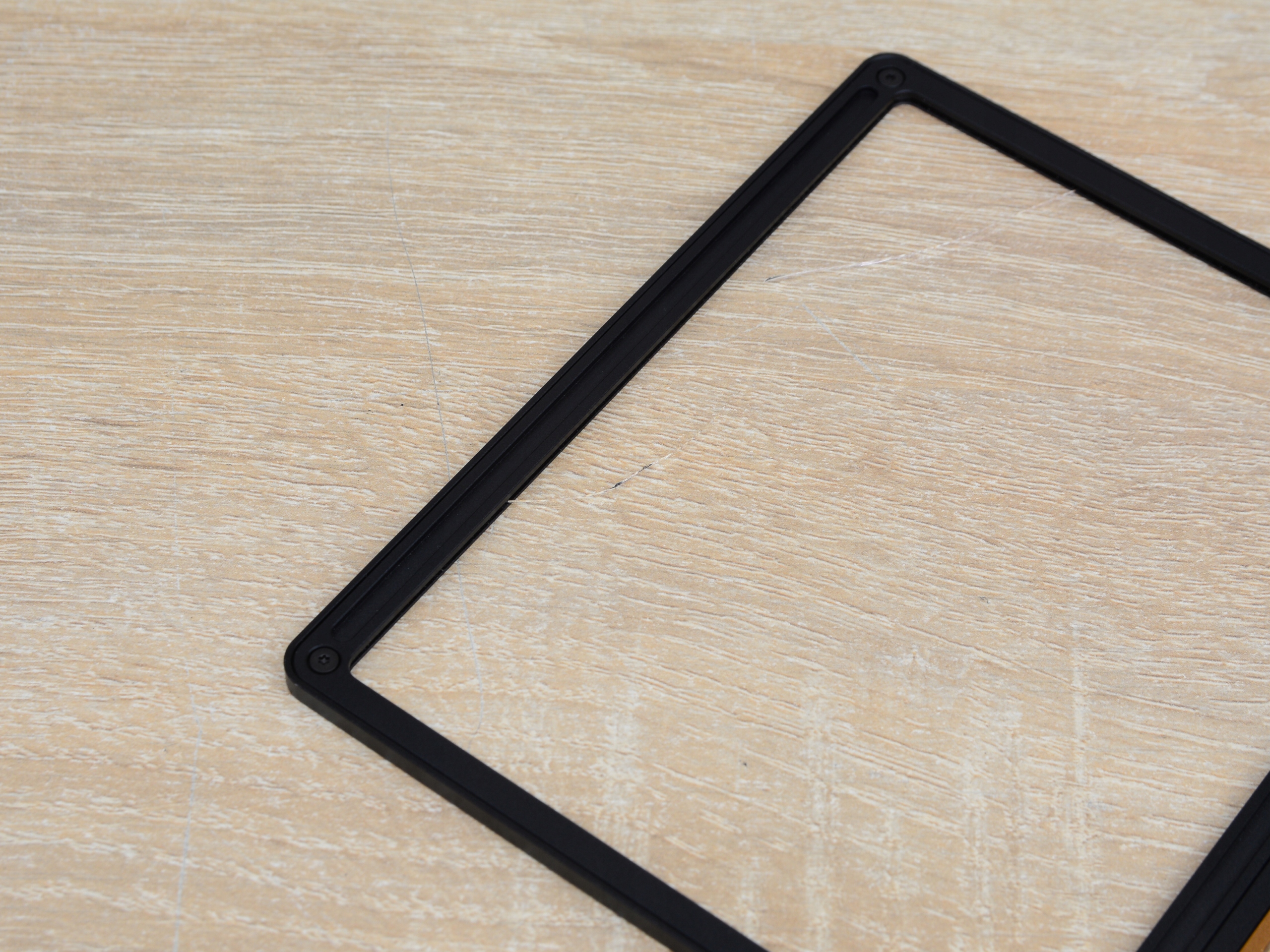 Uszkodzony Filtr do obiektywu PolarPro Basecamp Filtr Mist Filter rozbity Model A39-017-6B3