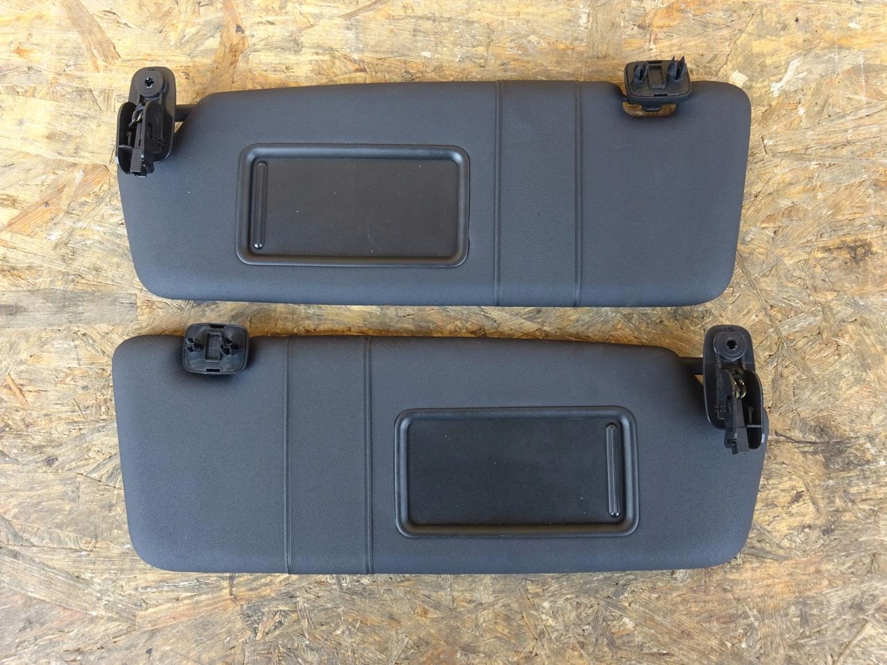 8P0857552AE 8P0857551AE - AUDI A3 8P солнцезащитные козырьки вешалки S-LINE