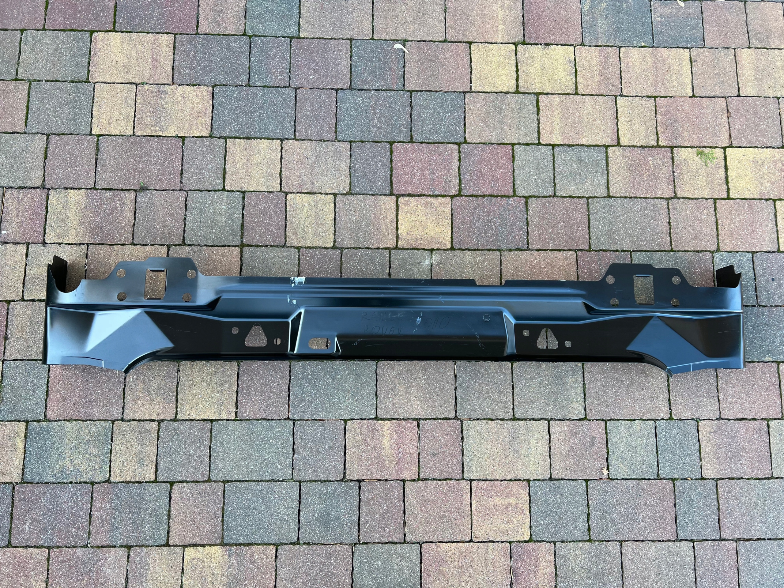 Range Rover Tylny Panel Pas LR012113