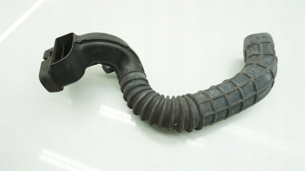 suzuki IGNIS III 1.2 b патрубок Воздух впуск