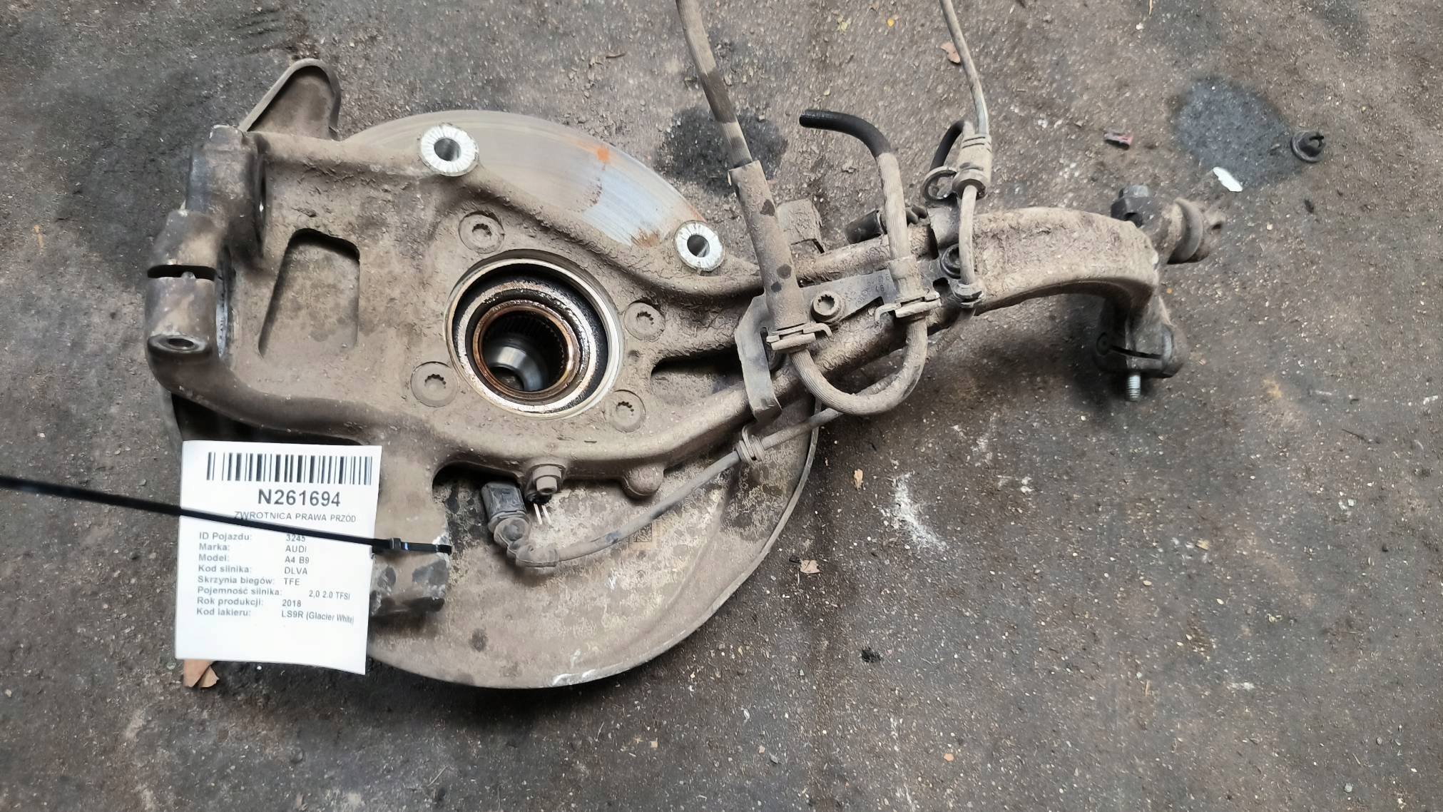 otoč pravá předek 8W0407559 AUDI A4 B9 S-LINE