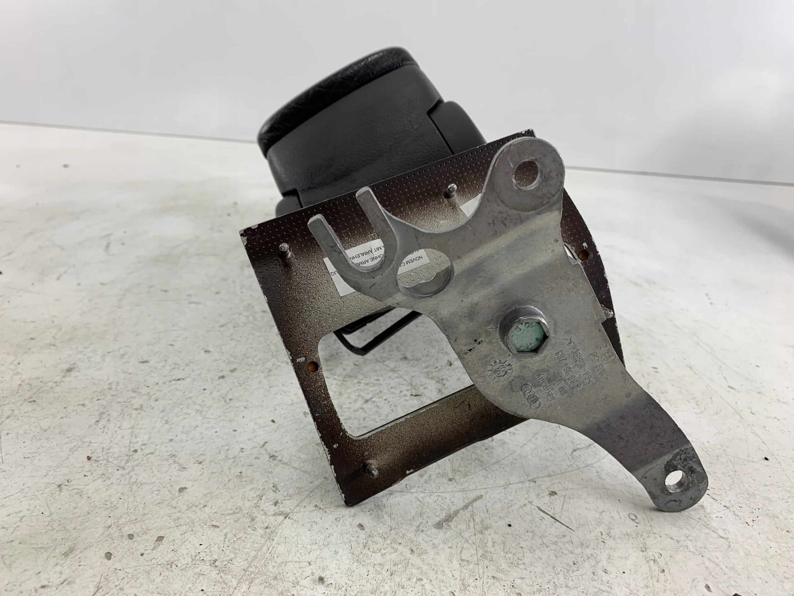 Audi A6 C5 подлокотник кожа 4b0864245M