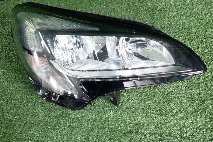 OPEL CORSA E LED 14- reflektor rechts Licht rechts
