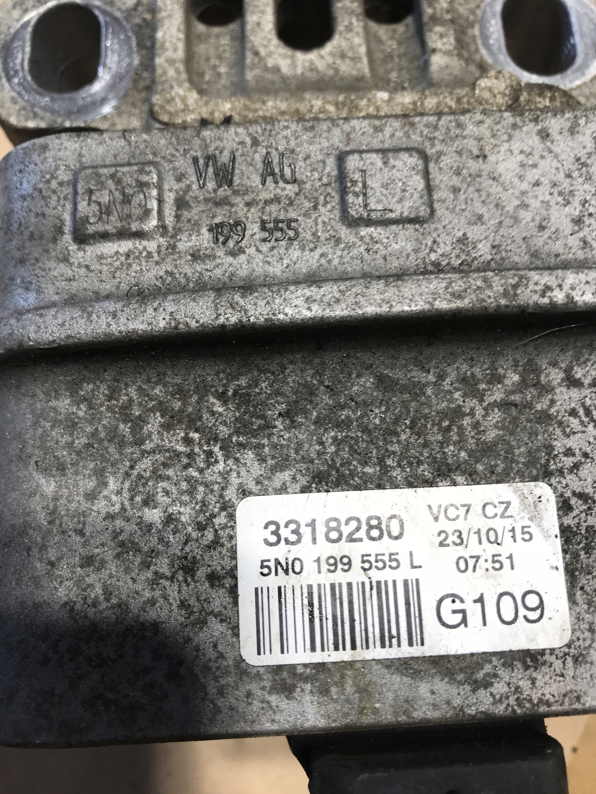 gearbox mounting VW TIGUAN 5N0199555L