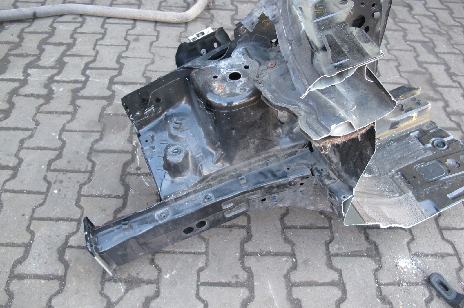 FORD FIESTA MK7 JA8 08- quarter quarter right front front D9