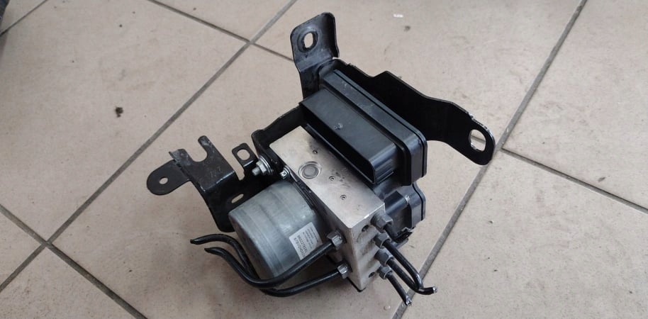 pump control unit ABS PEUGEOT 308 T9 9832278180