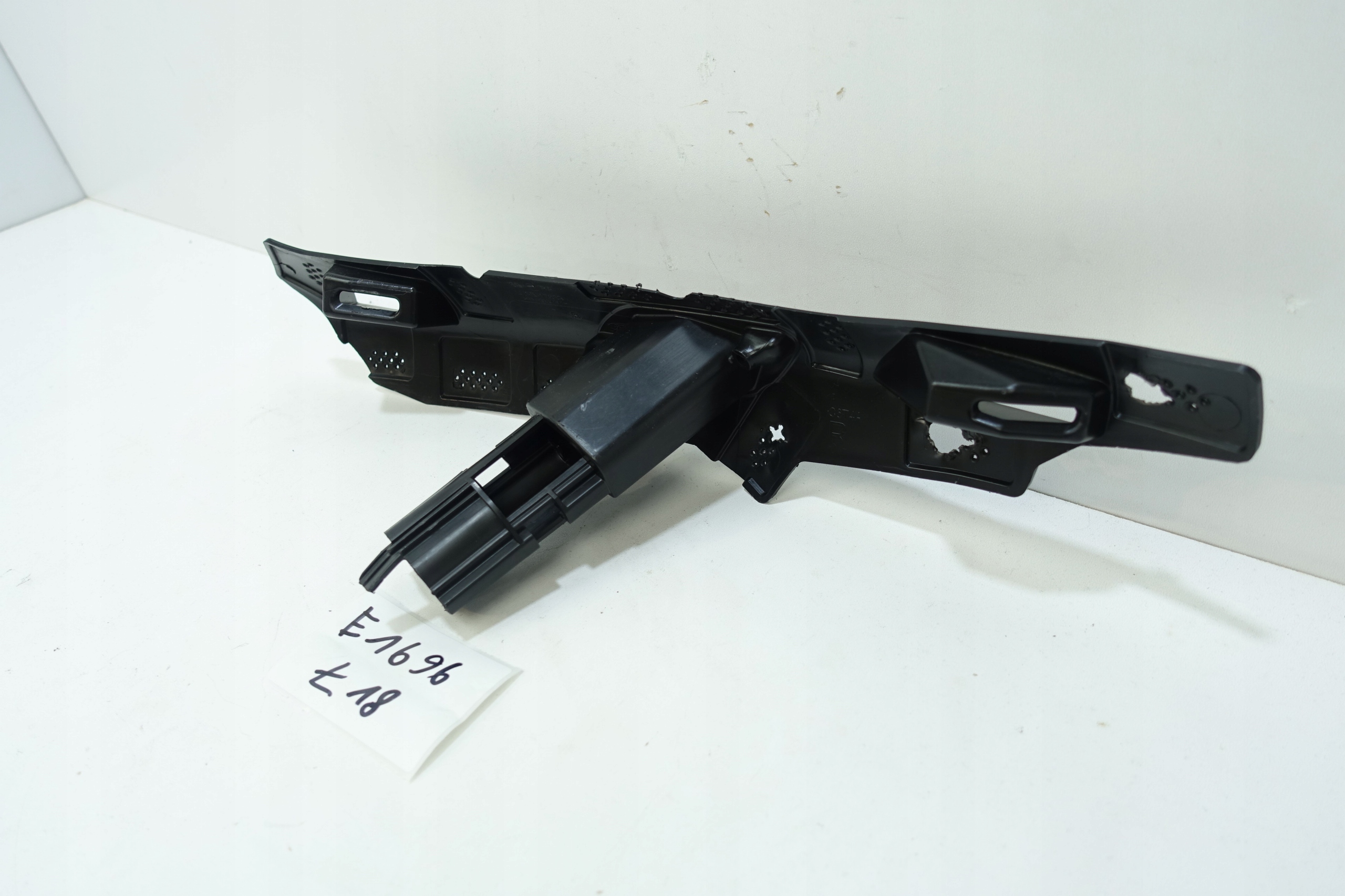 Halter der Spritzdüse rechts FORD KUGA III 19