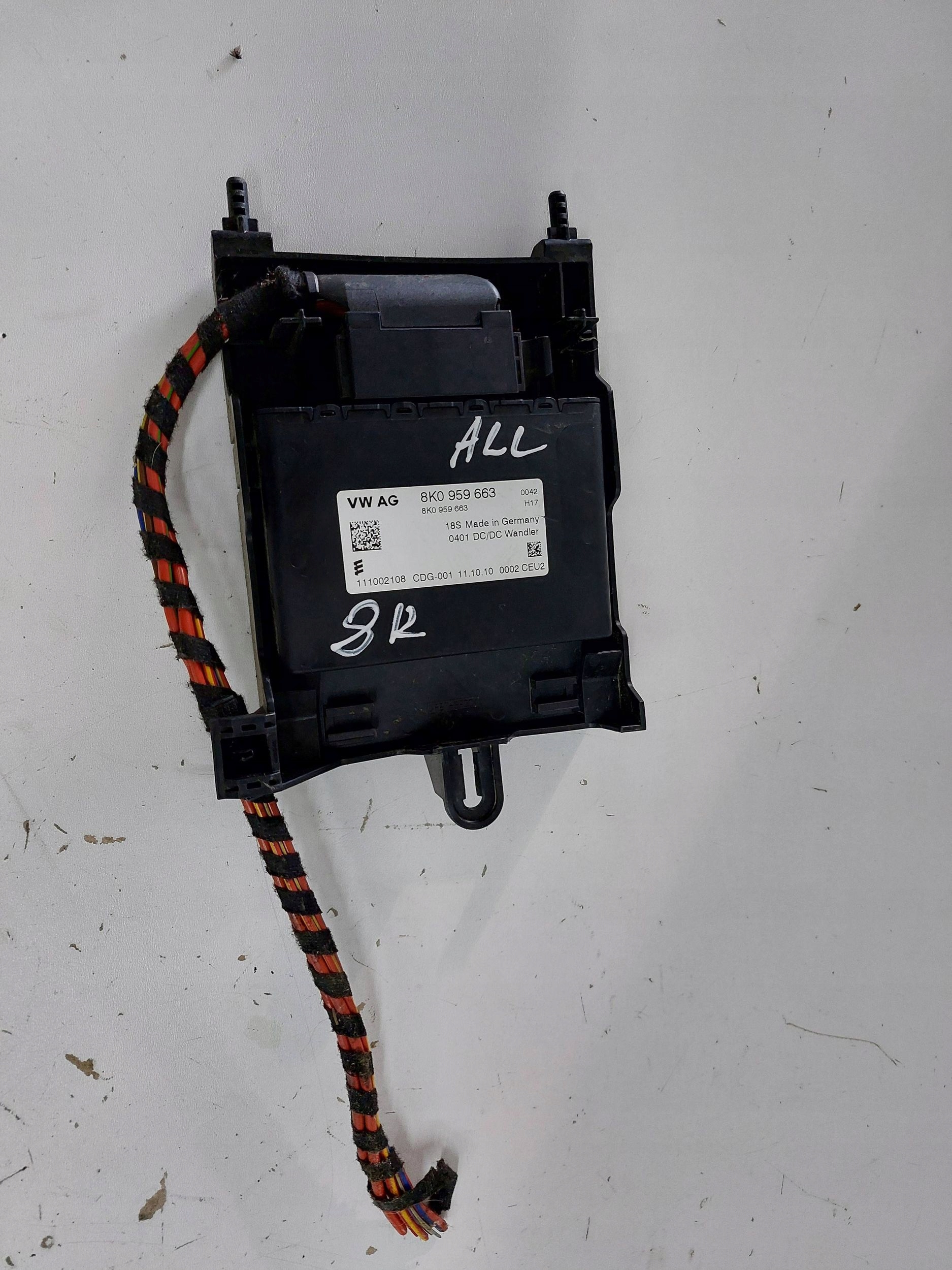 AUDI 1 A4 B8 A5 A6 Q7 voltage module 8K0959663