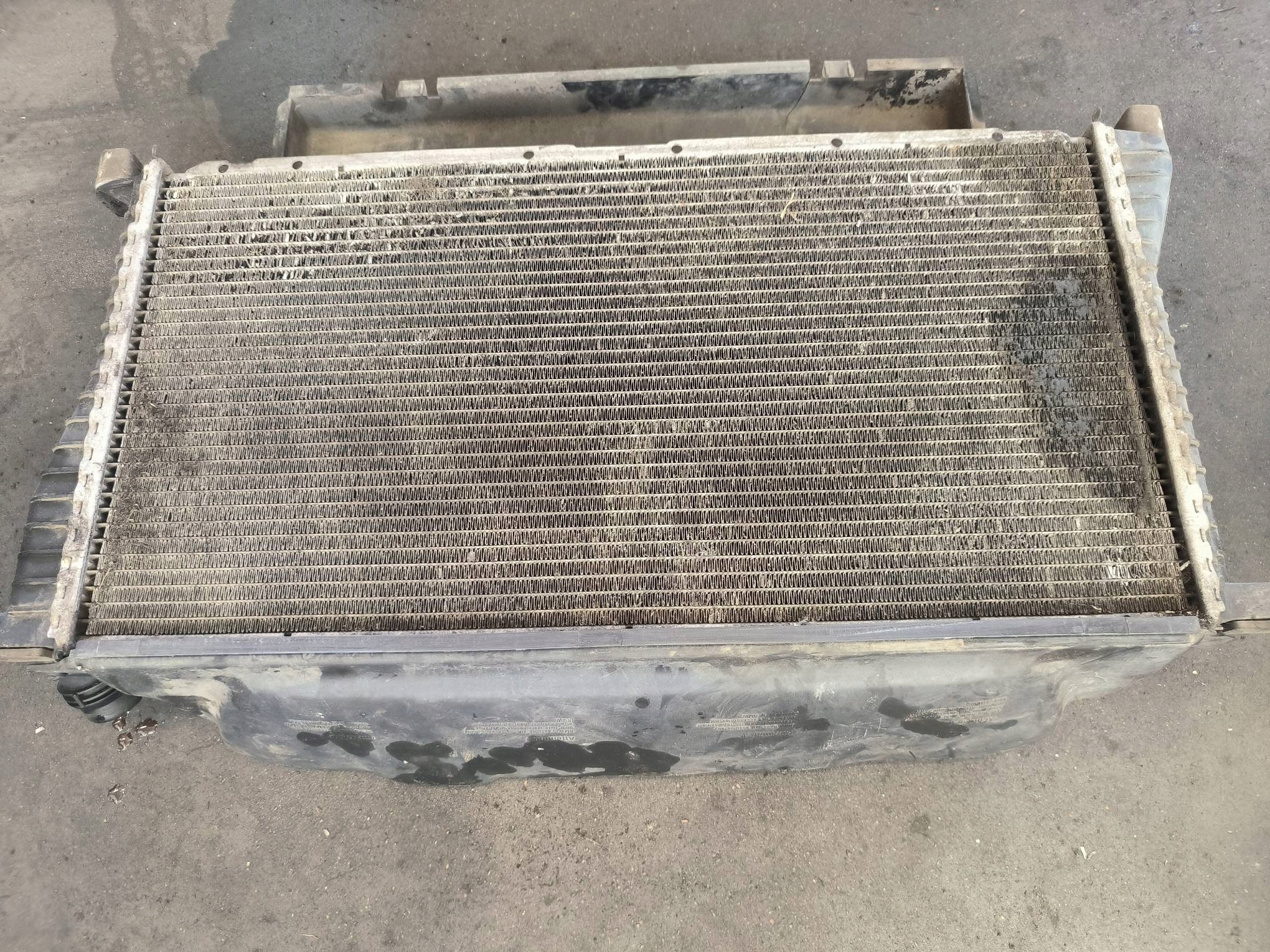 chladič vody BMW E39 525 D